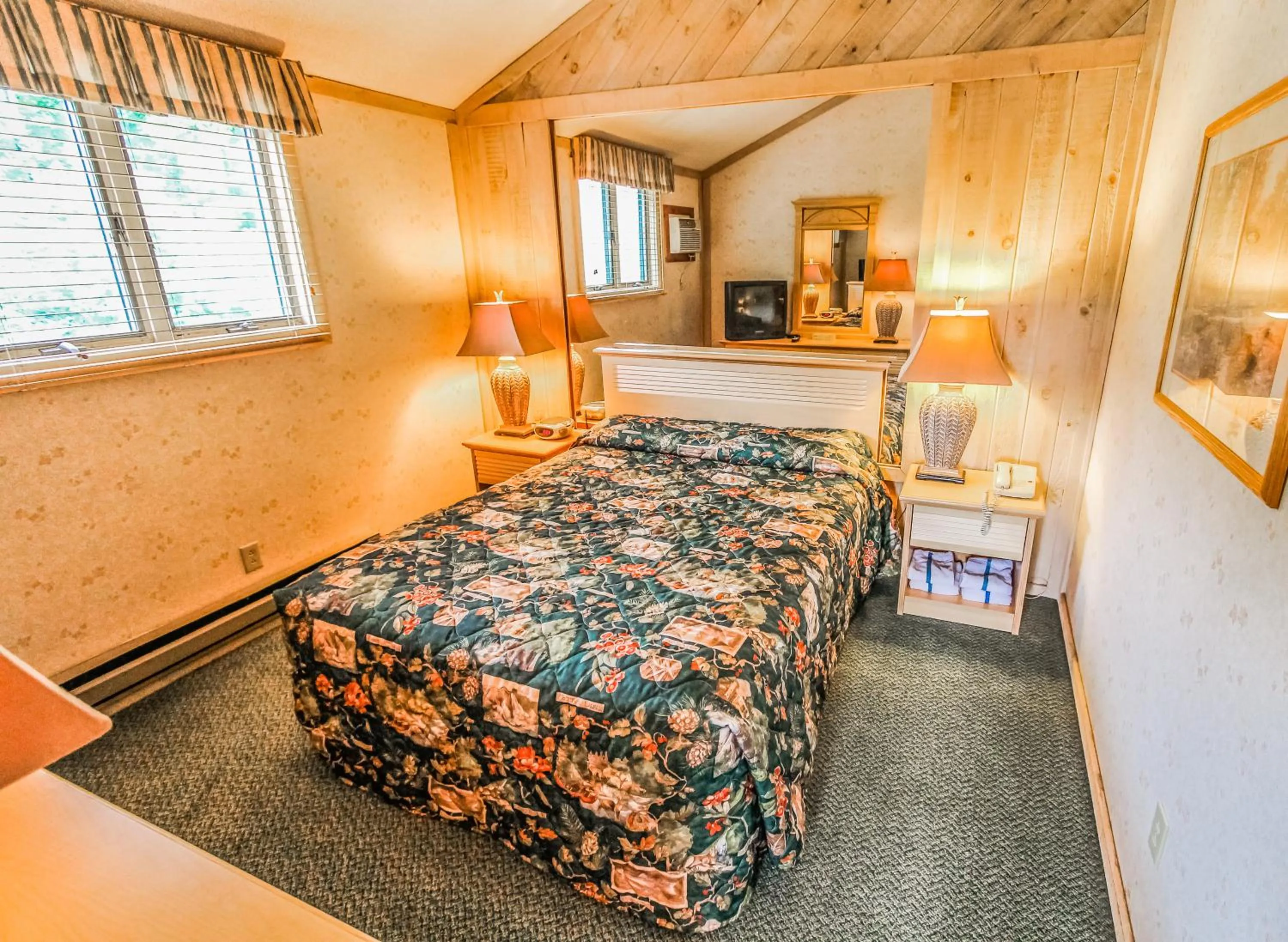 Bedroom, Bed in Smoketree Lodge