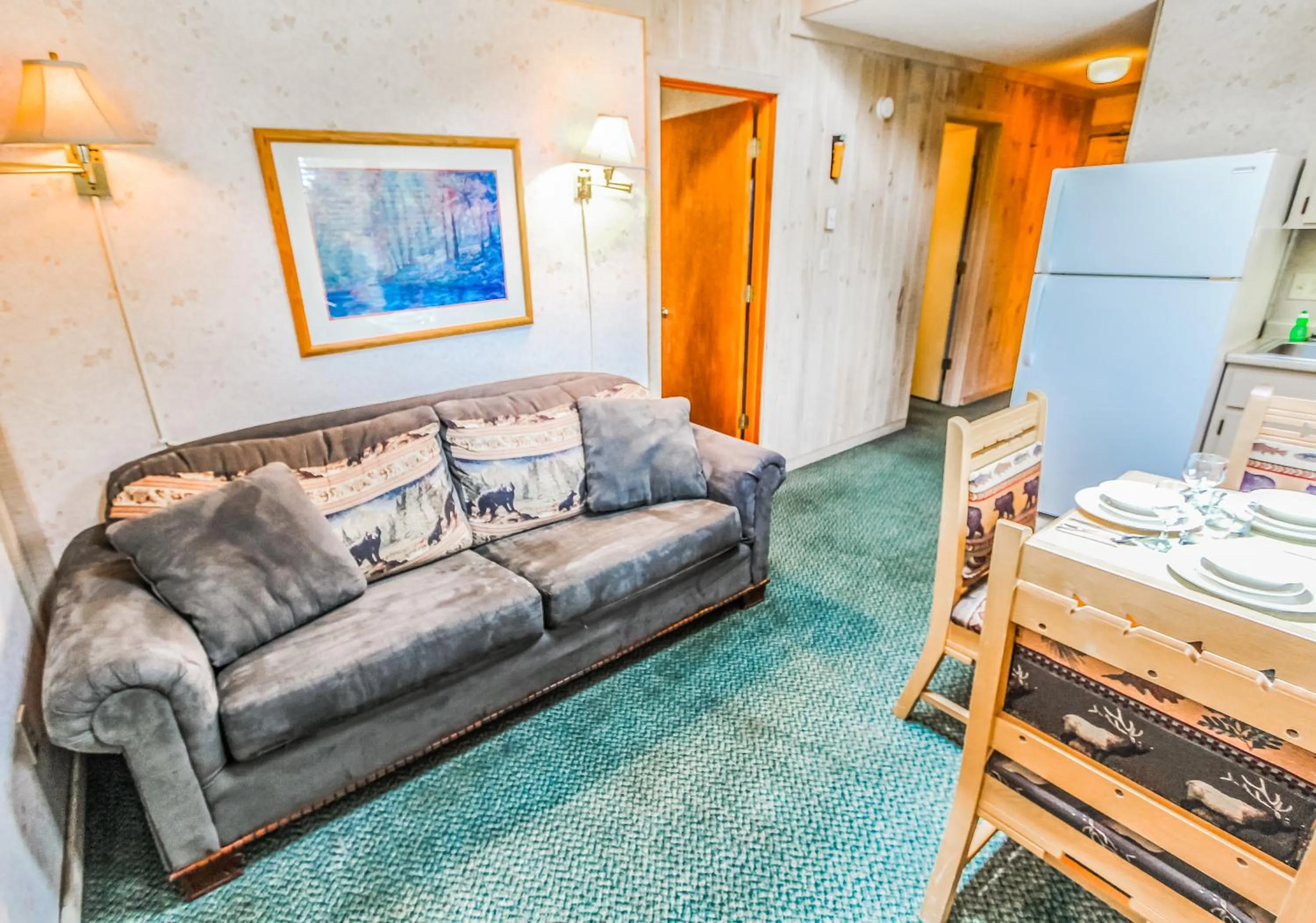 Living room in Smoketree Lodge