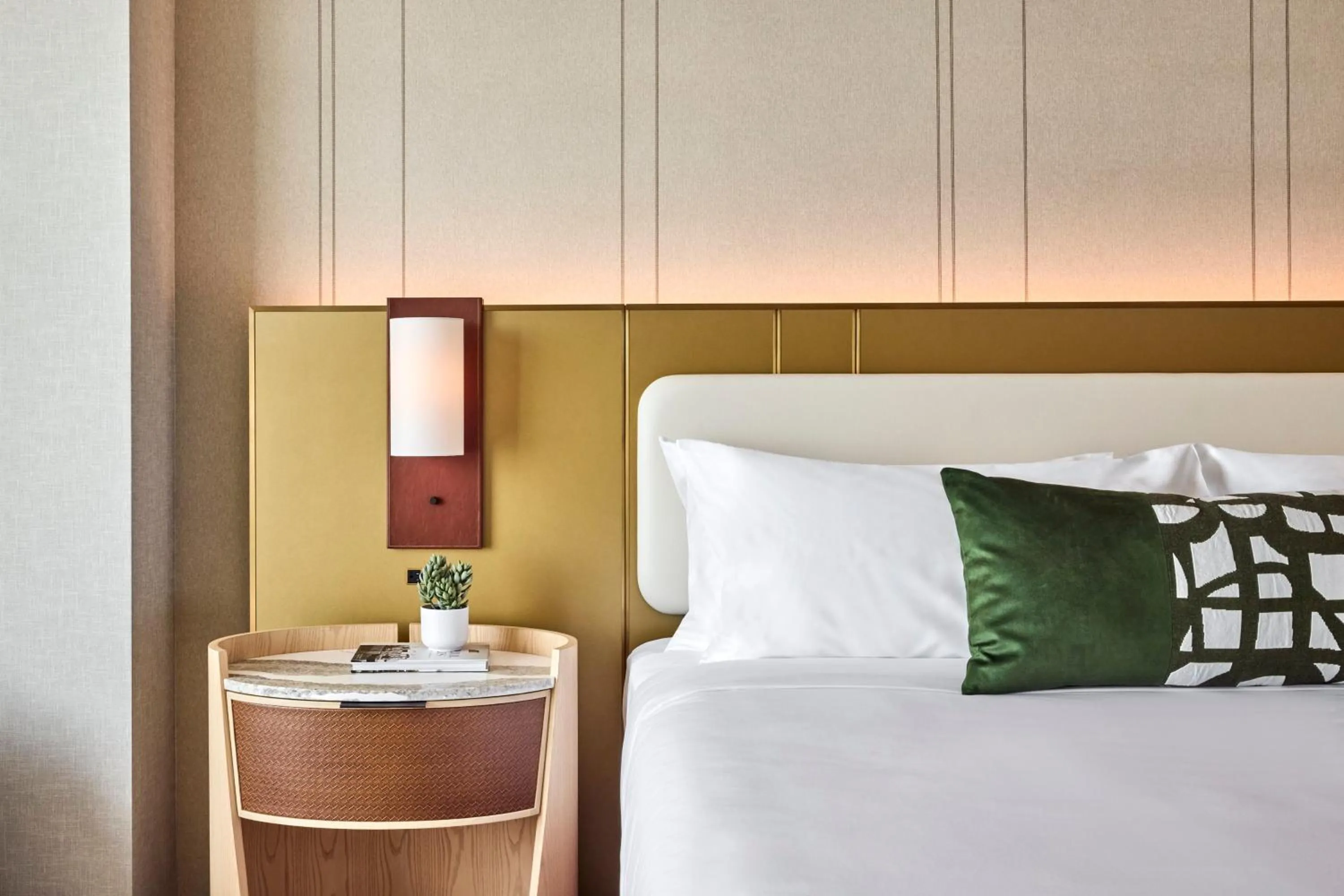 Bedroom, Bed in Omni San Diego Hotel at the Ballpark