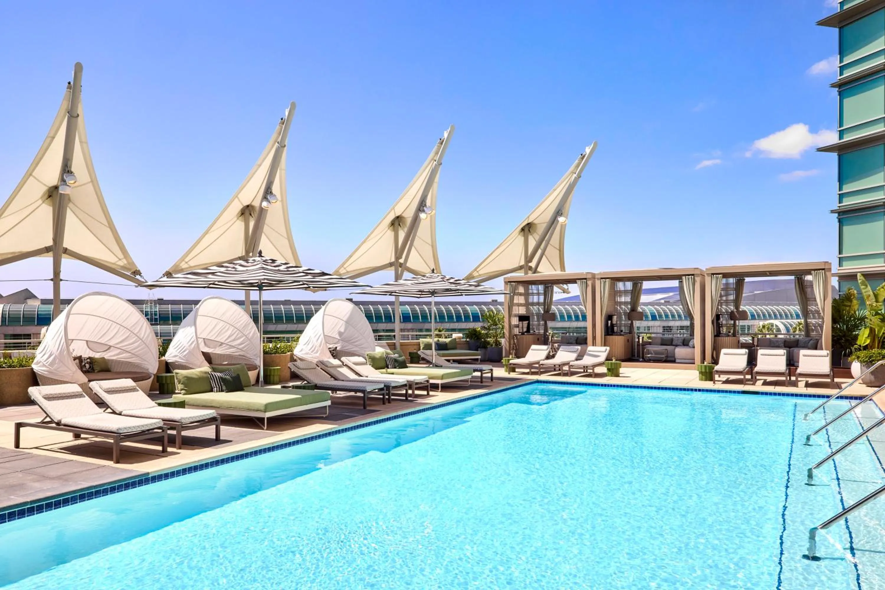 Swimming pool in Omni San Diego Hotel at the Ballpark