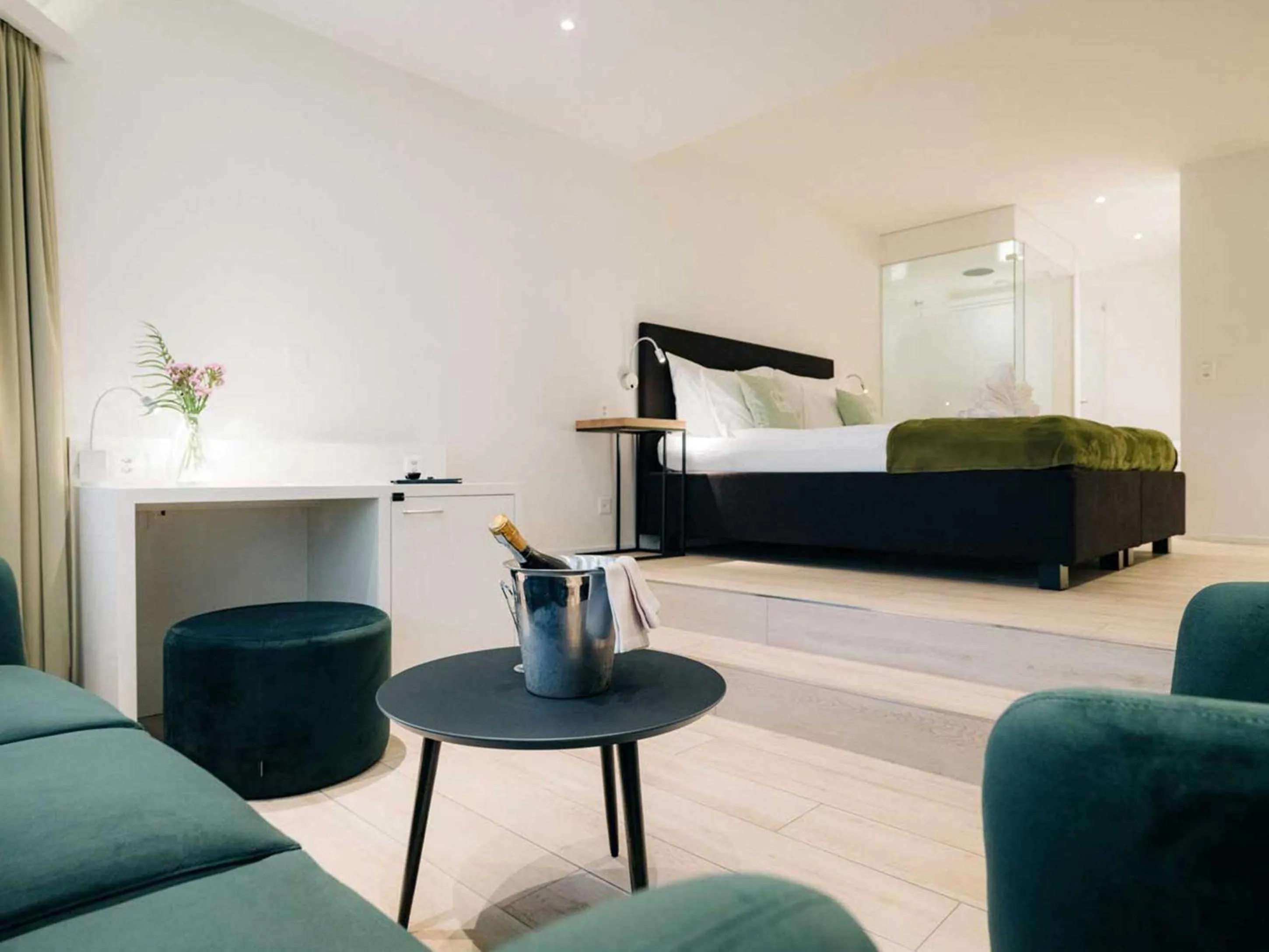 Seating area, Bed in Hotel Krone Thun