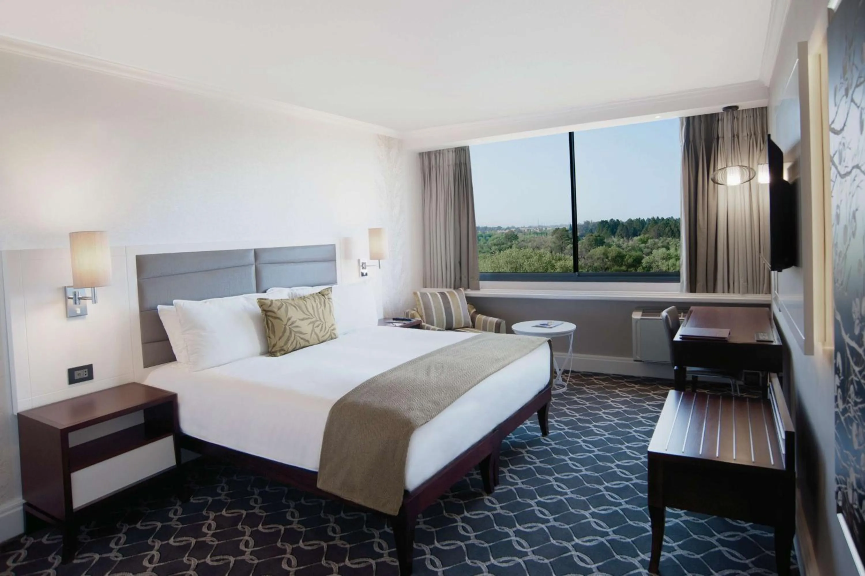 Photo of the whole room, Bed in Riverside Sun