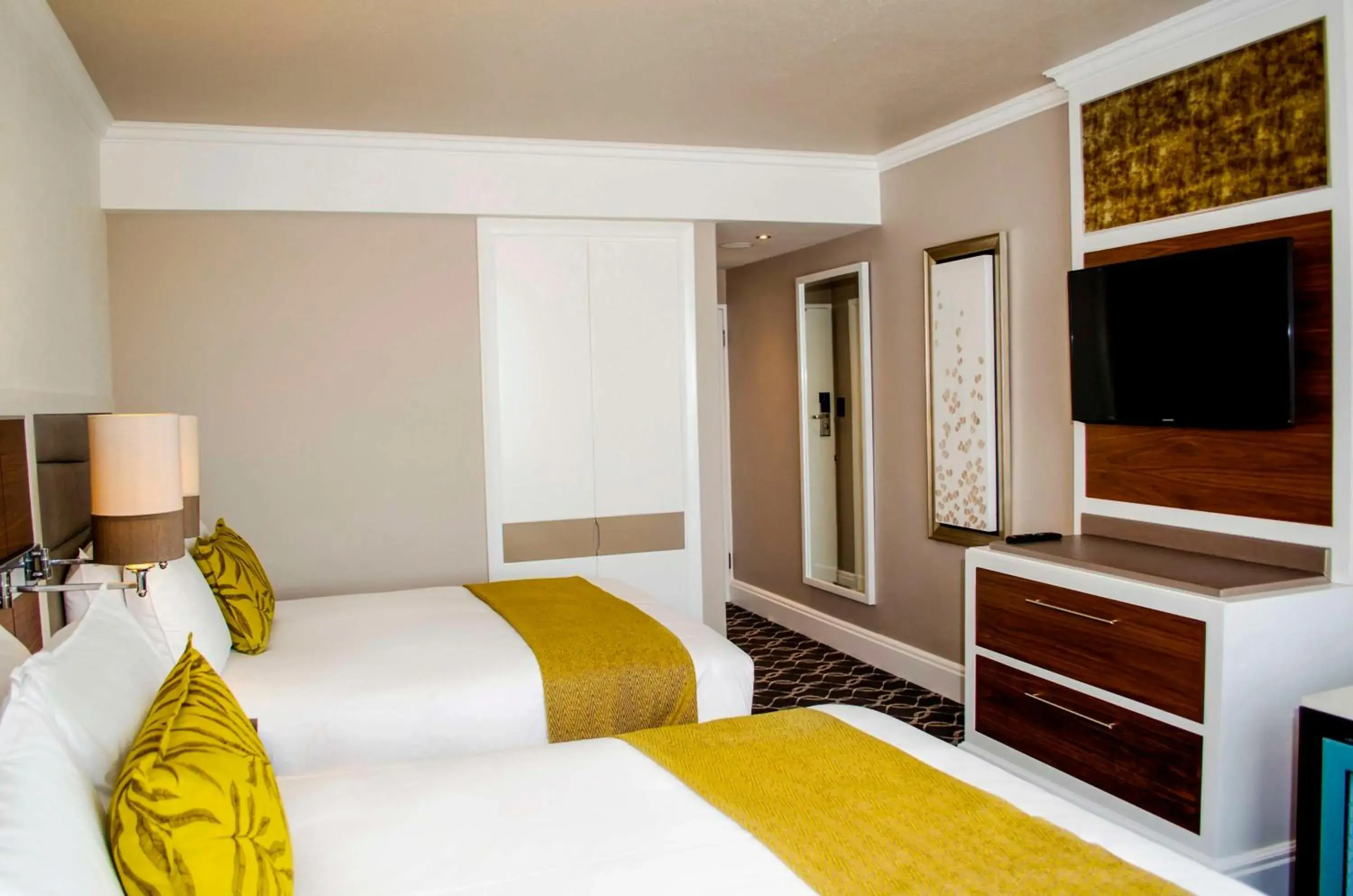 Bedroom, Bed in Riverside Sun Bedroom, Bed in Riverside Sun