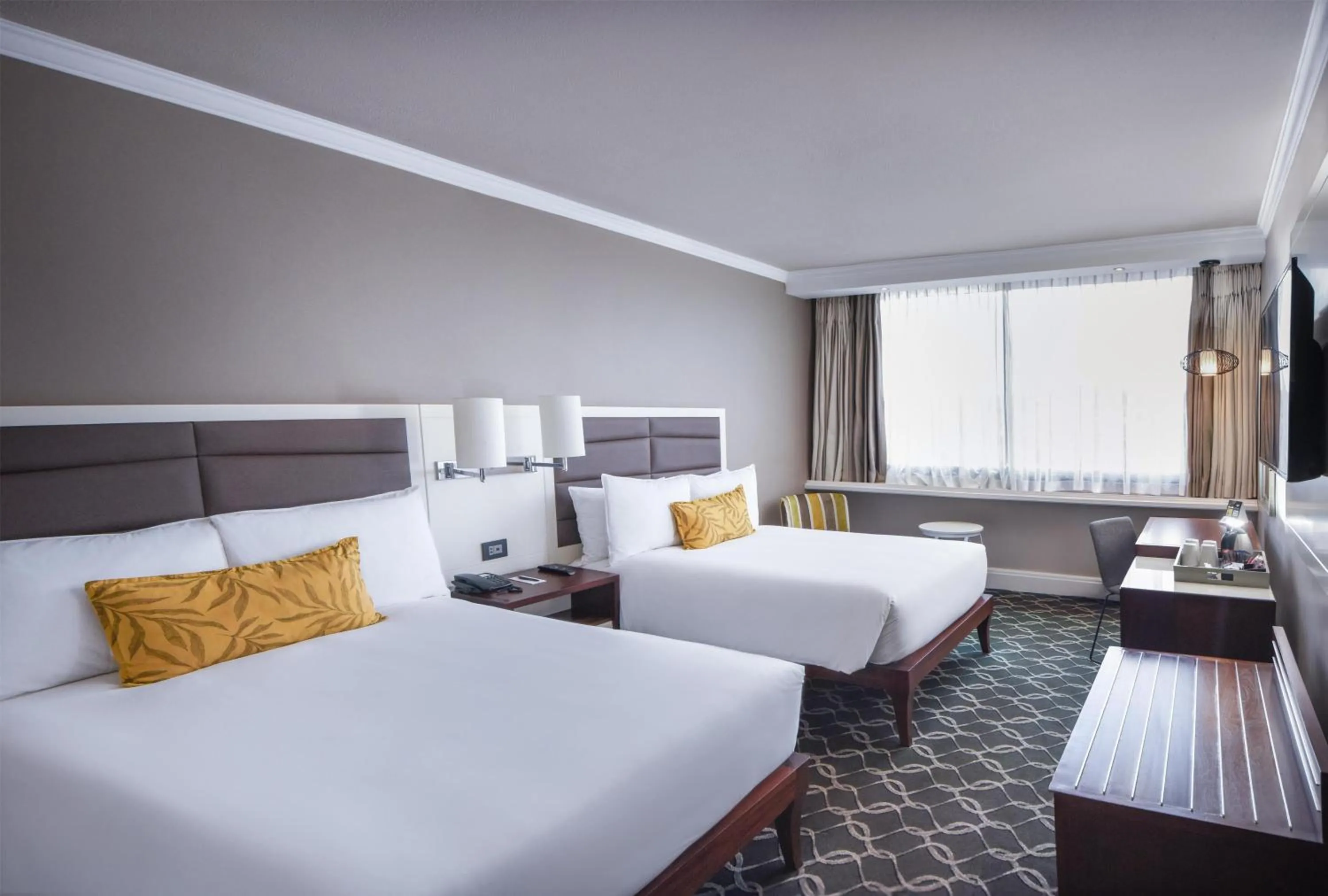 Bedroom, Bed in Riverside Sun