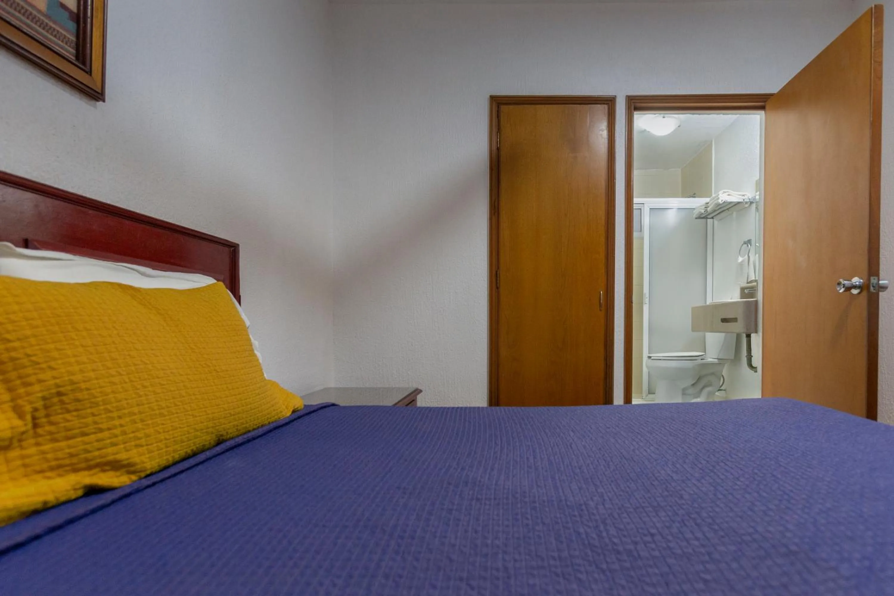 Bathroom, Bed in Hotel Gala Oaxaca