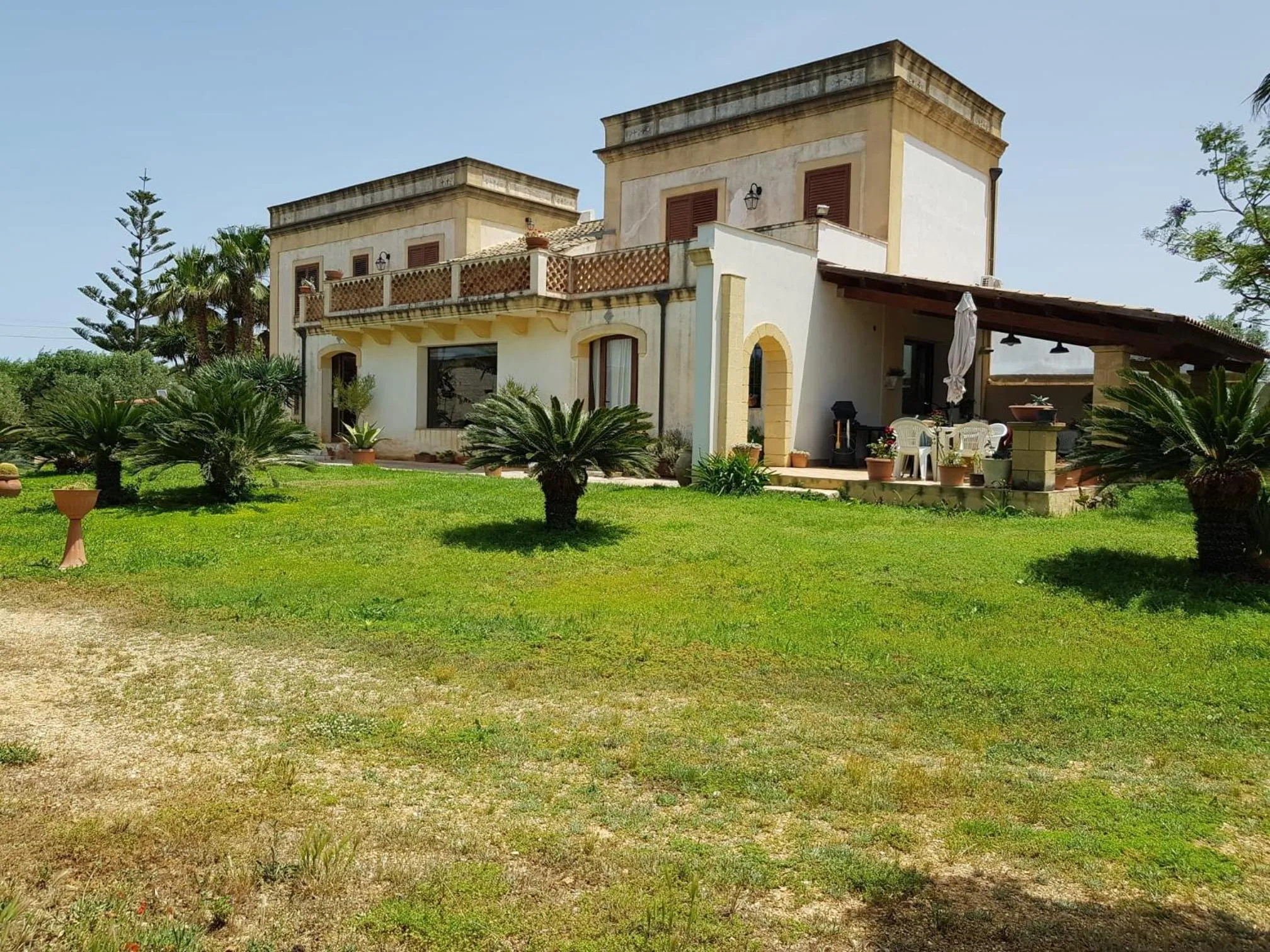Property building in Villa i Dammusi