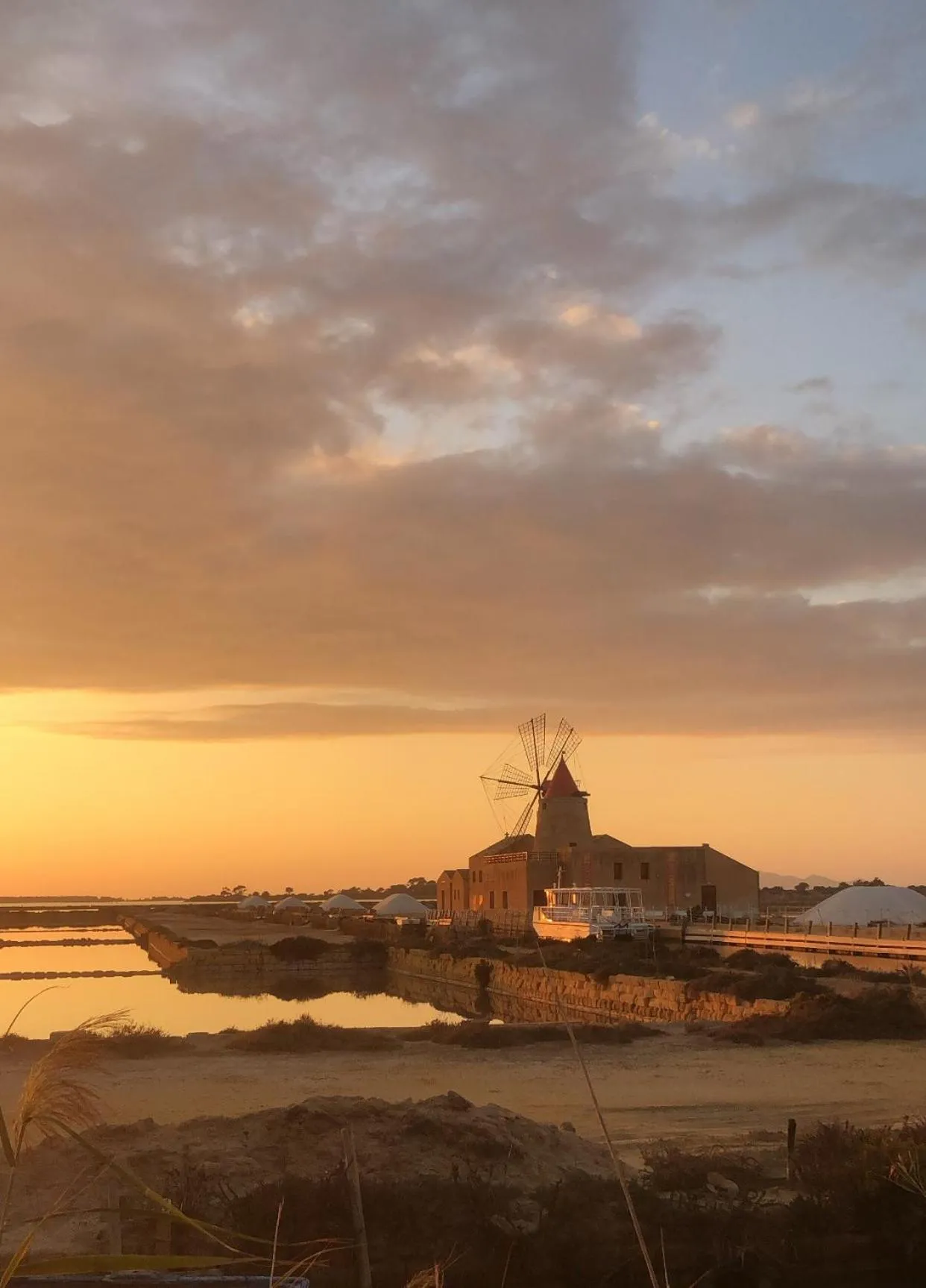 Sunset in Villa i Dammusi