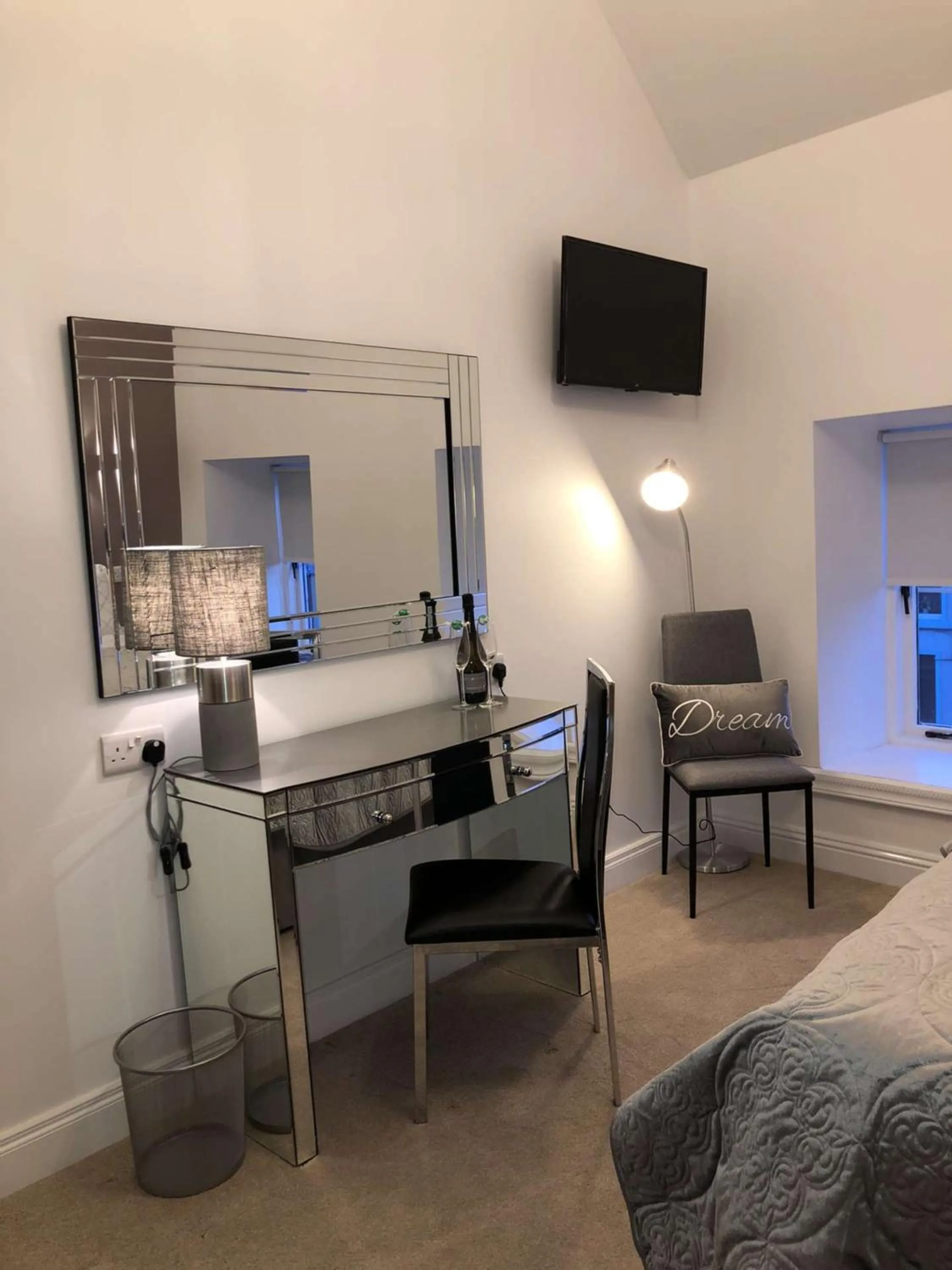 Bed in Atlantic Lodge, Main Street Ardara