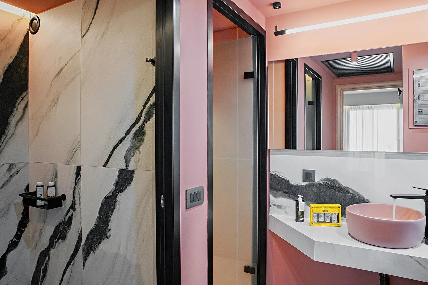 Toilet in Pavo Art Hotel