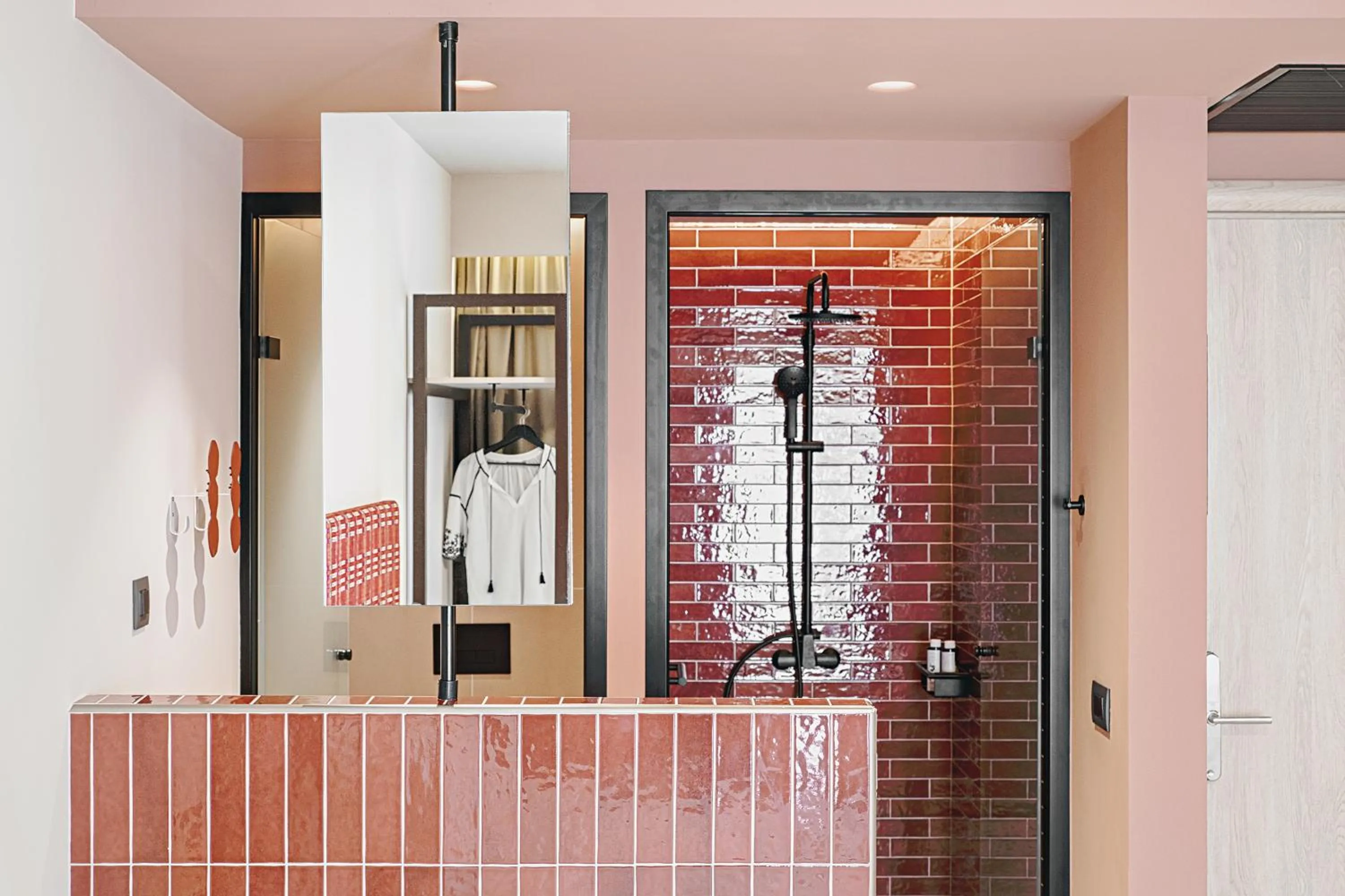 Shower in Pavo Art Hotel