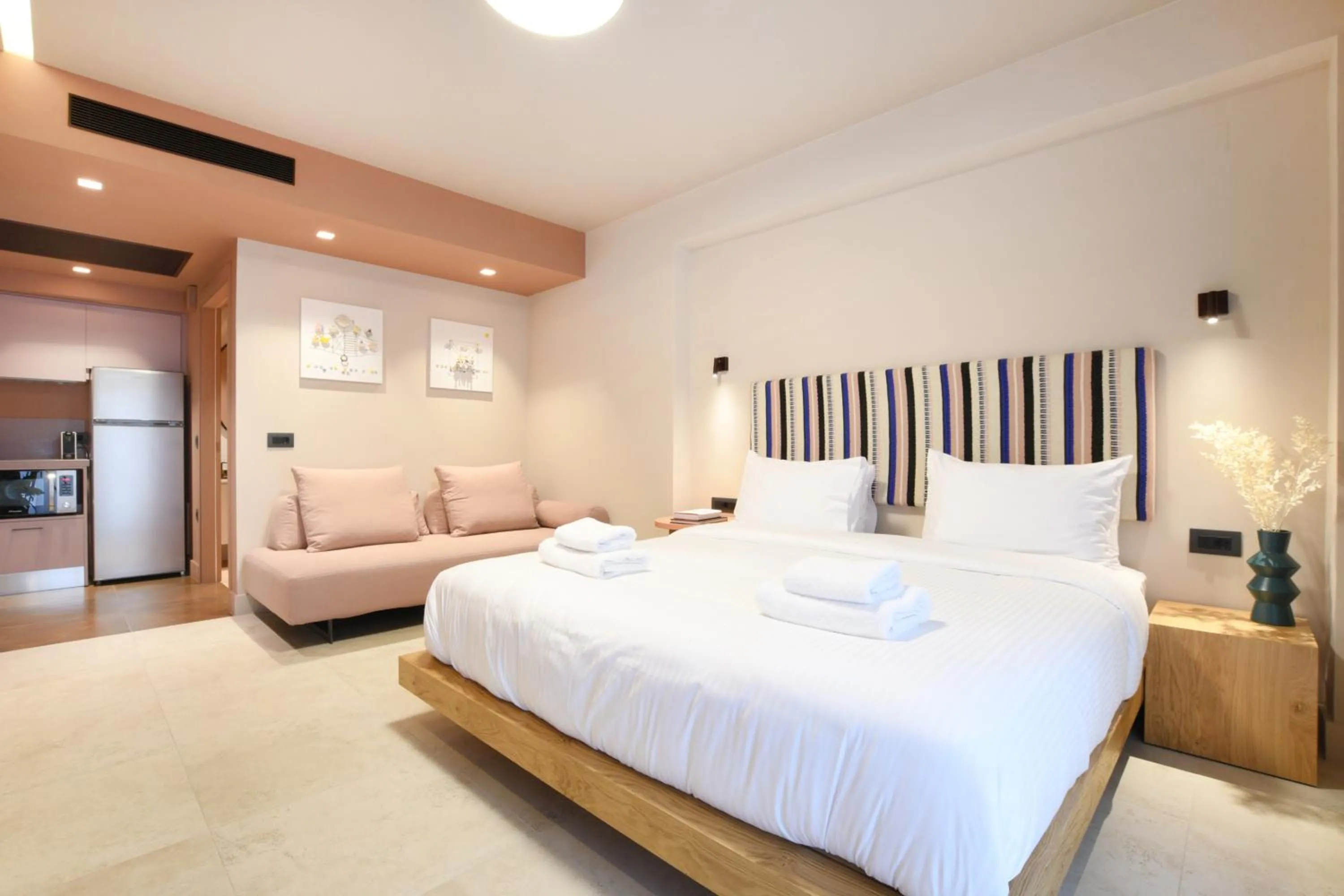 Bed in Pavo Art Hotel