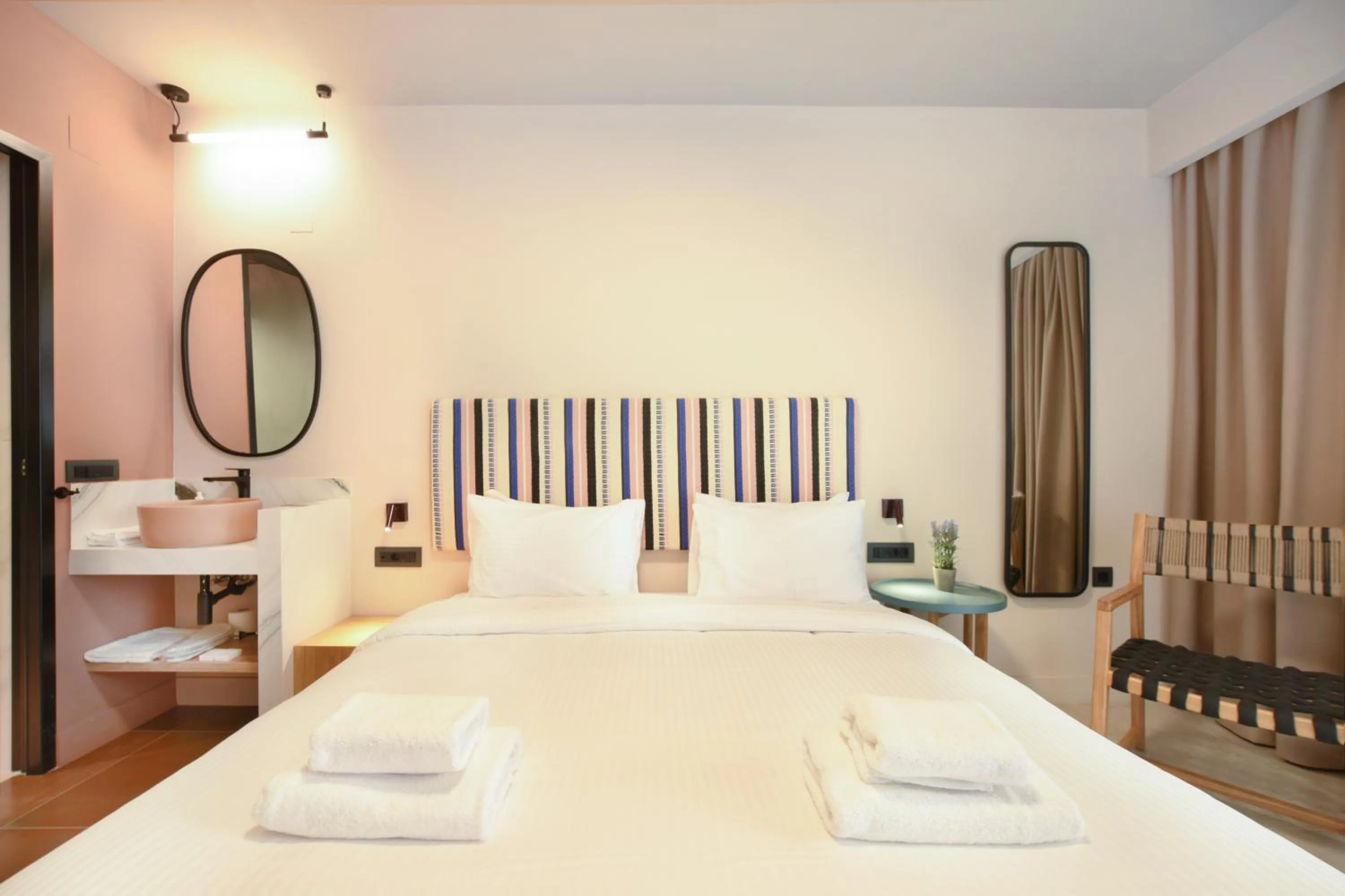Bed in Pavo Art Hotel