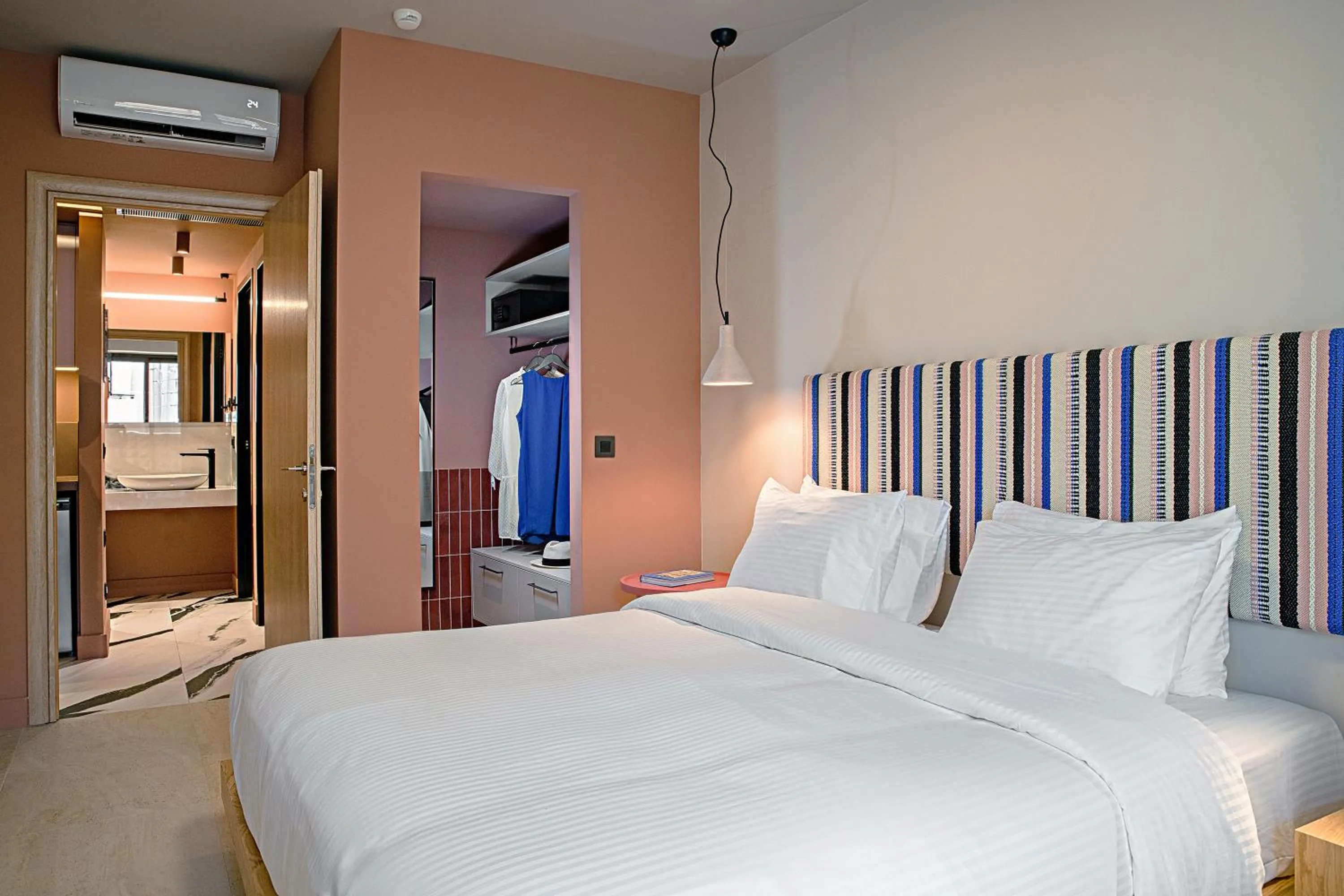 Bed in Pavo Art Hotel