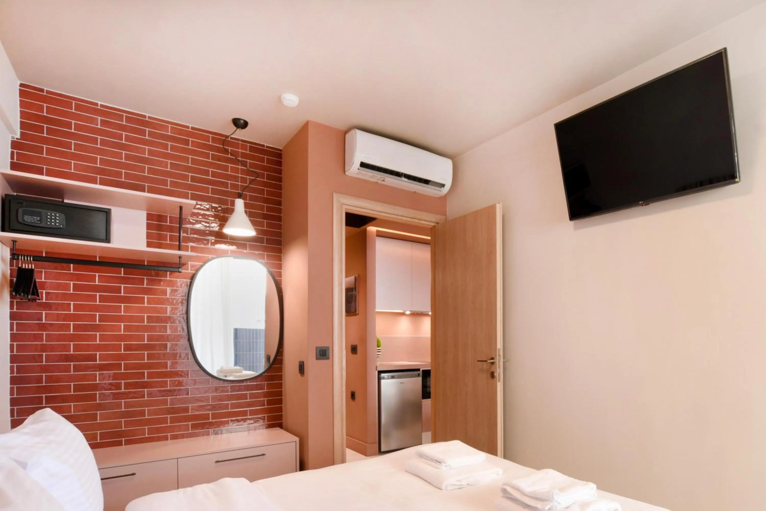 TV and multimedia, Bed in Pavo Art Hotel