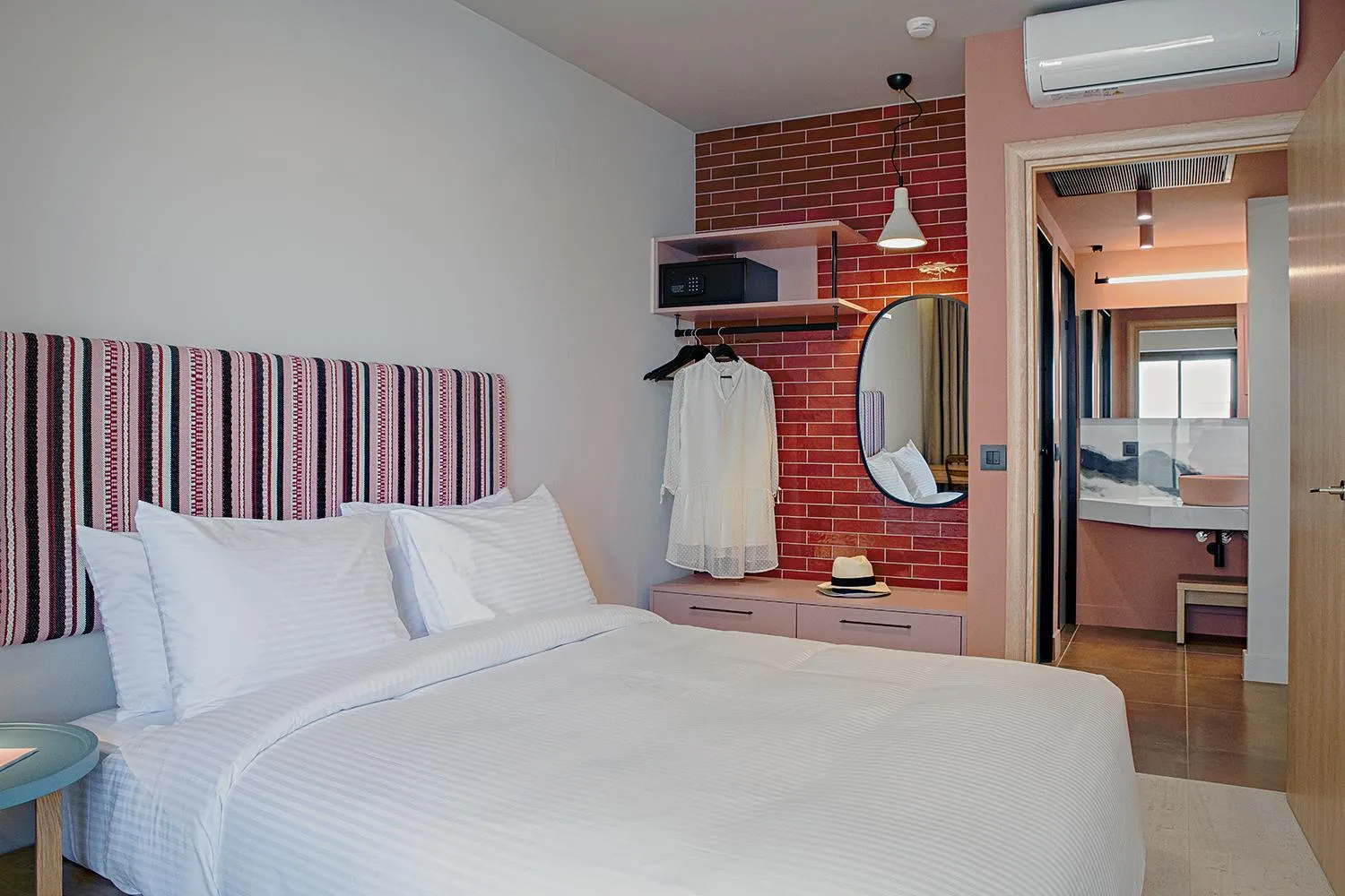 Bed in Pavo Art Hotel