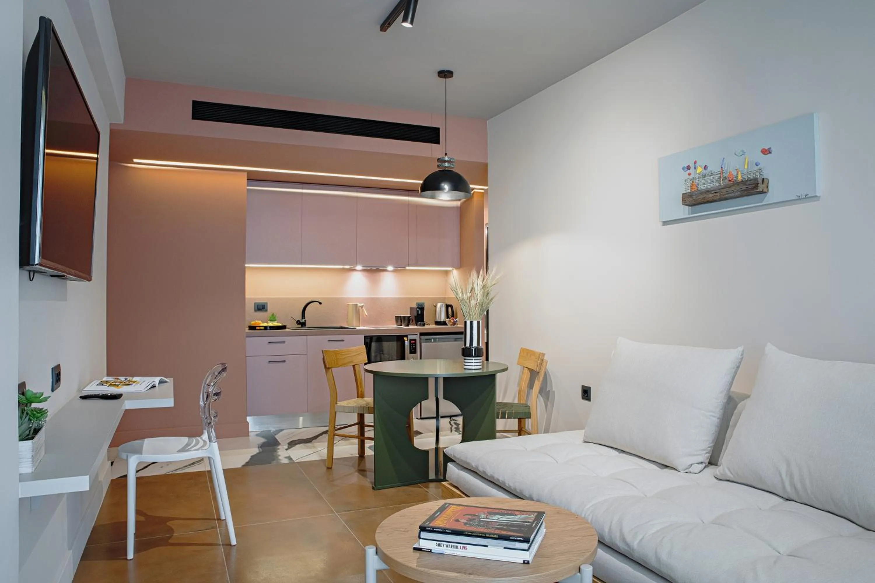 TV and multimedia in Pavo Art Hotel