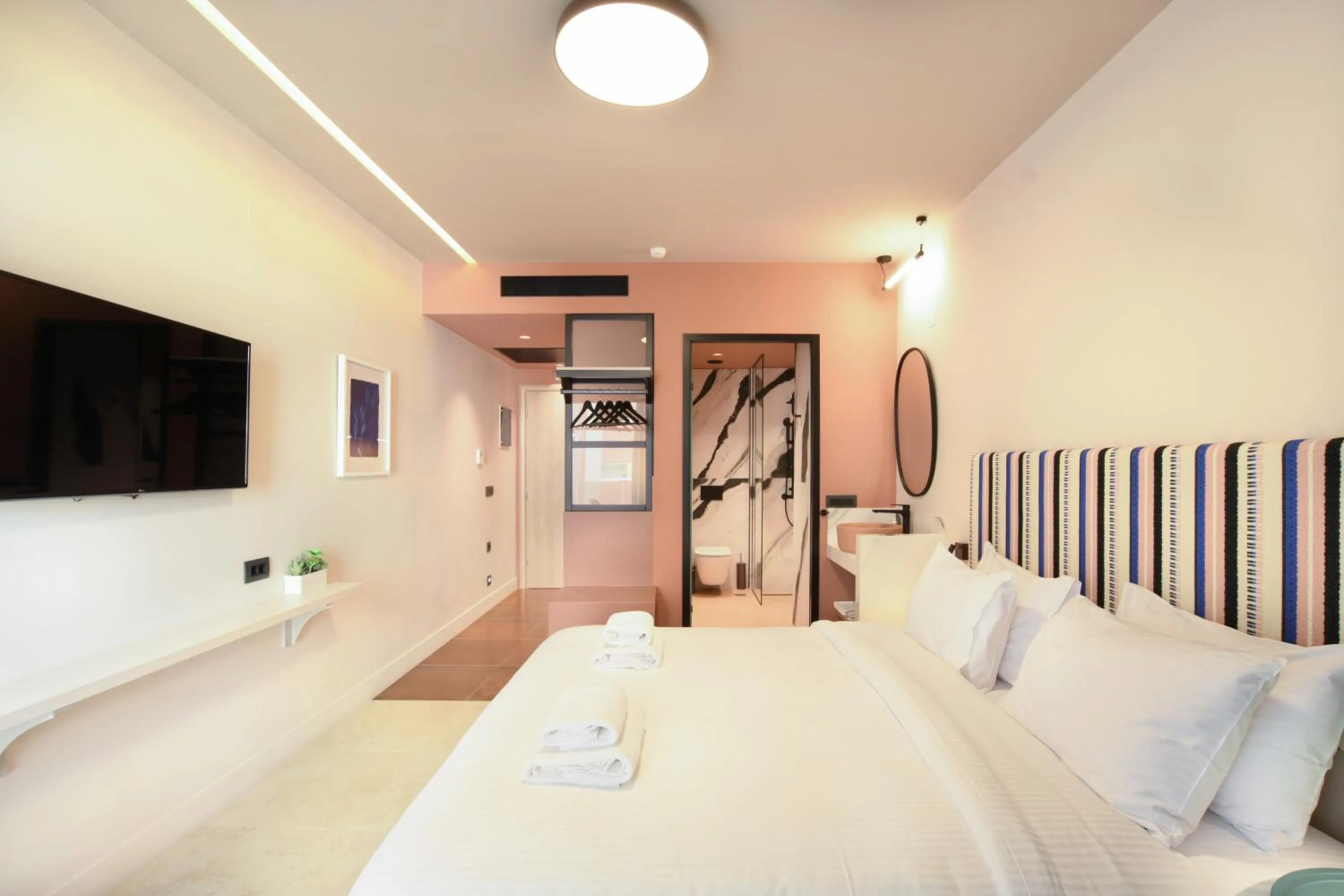 Bed in Pavo Art Hotel