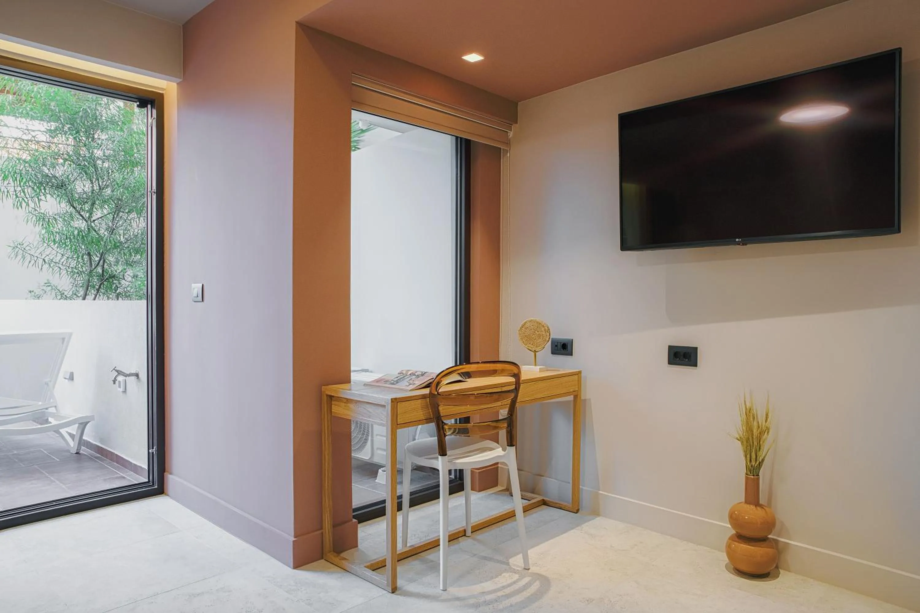 TV and multimedia in Pavo Art Hotel