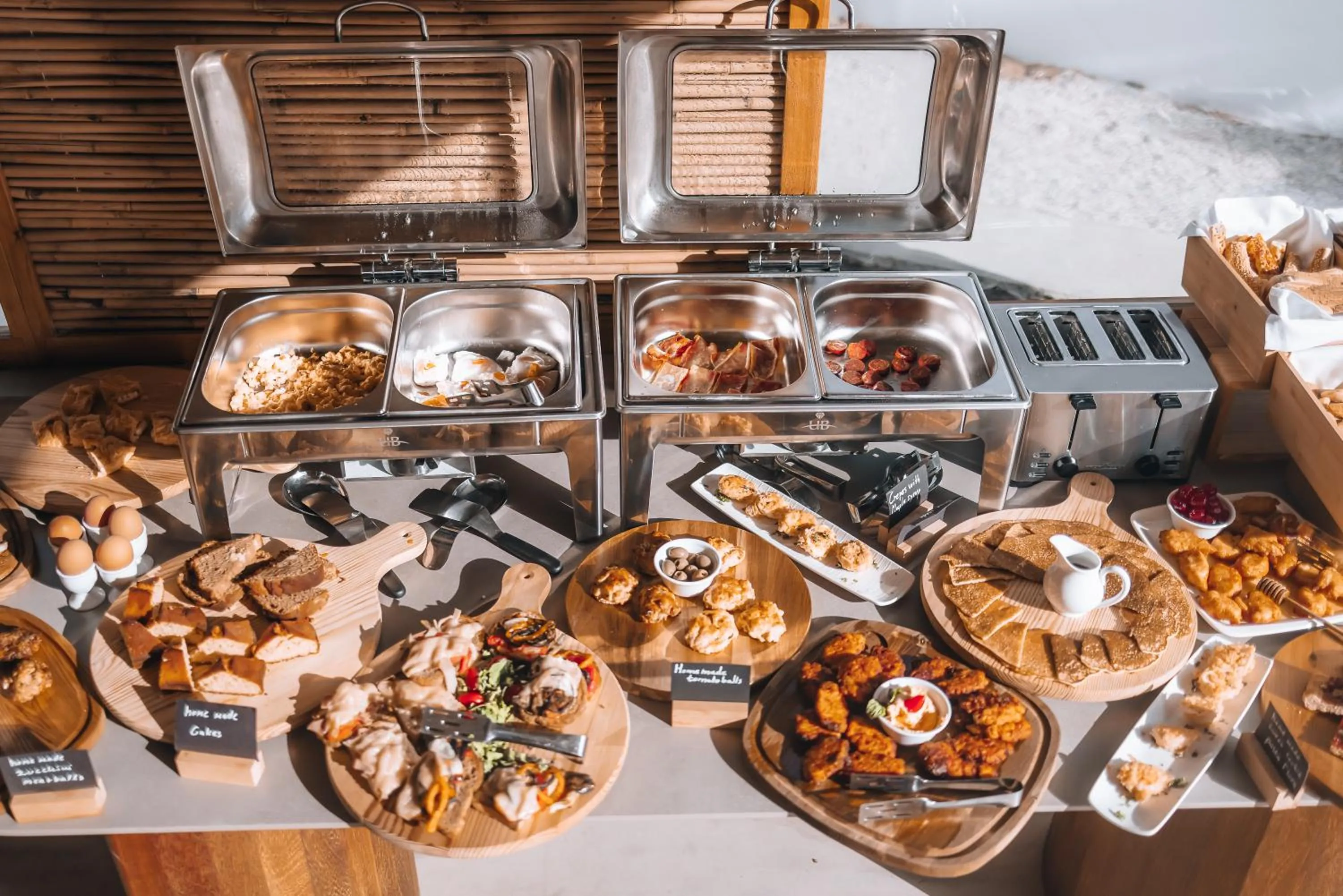 Food and drinks in Adama Mykonos Boutique Hotel