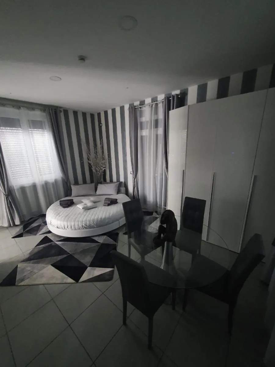 Bed in Foresterie Lombarde B&B Villa Ambra