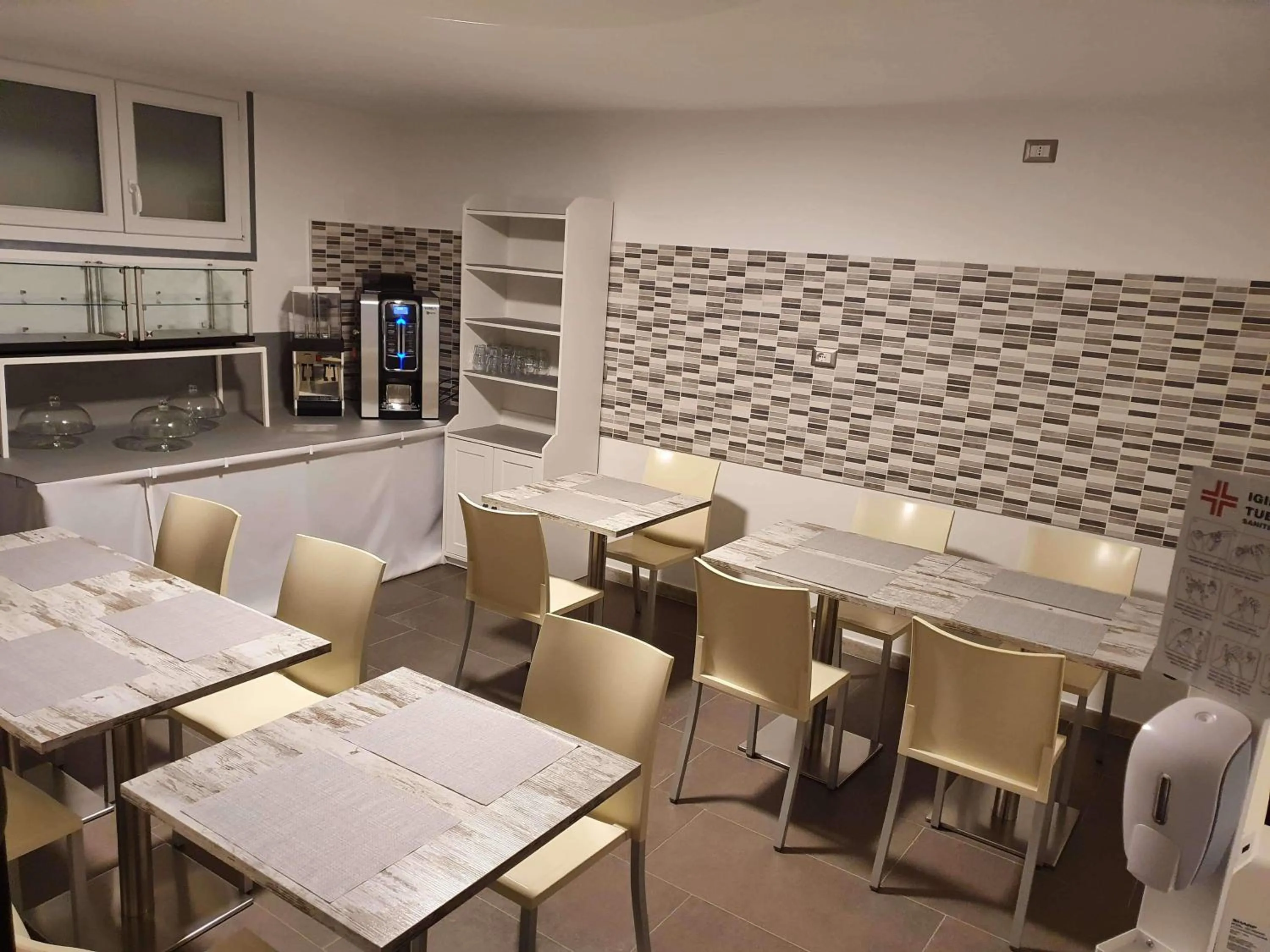 Restaurant/places to eat in Foresterie Lombarde B&B Villa Ambra