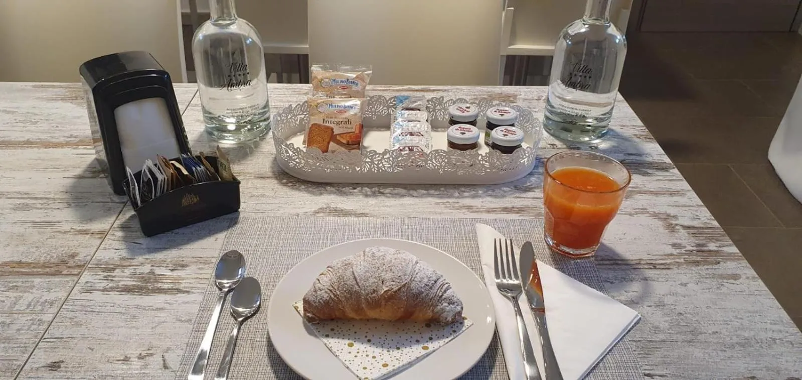 Food and drinks in Foresterie Lombarde B&B Villa Ambra