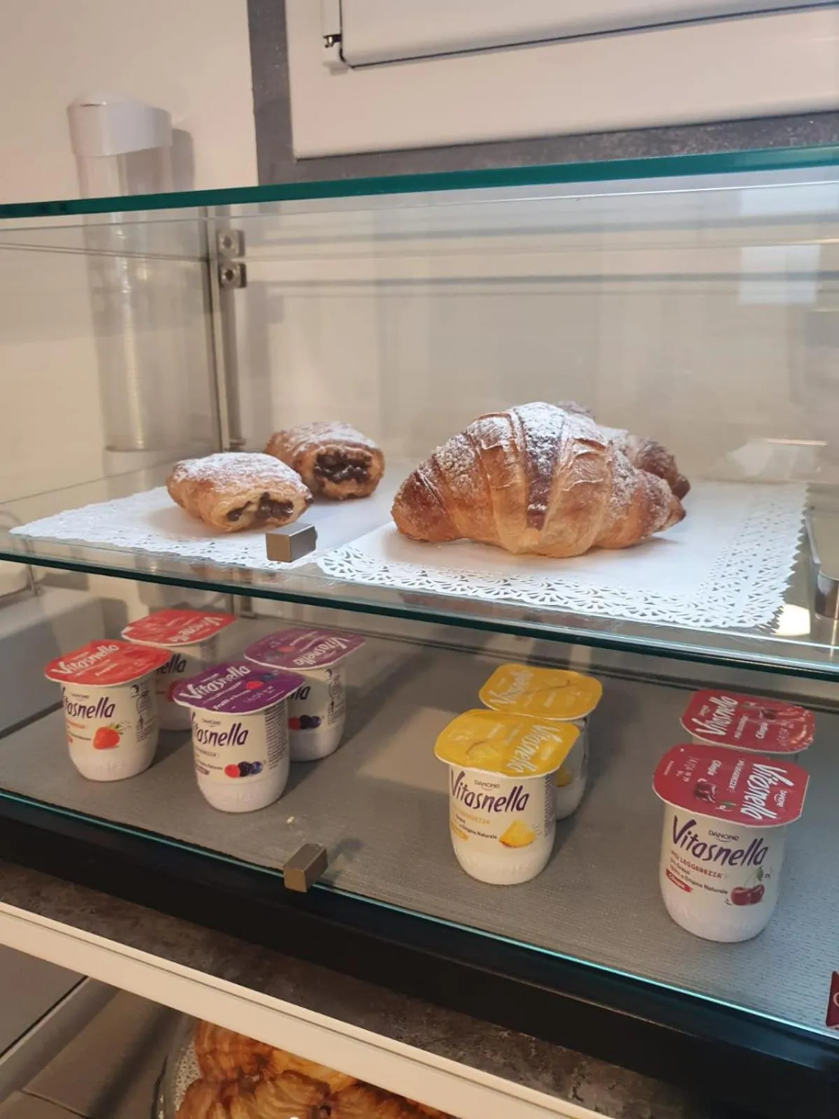 Food and drinks in Foresterie Lombarde B&B Villa Ambra