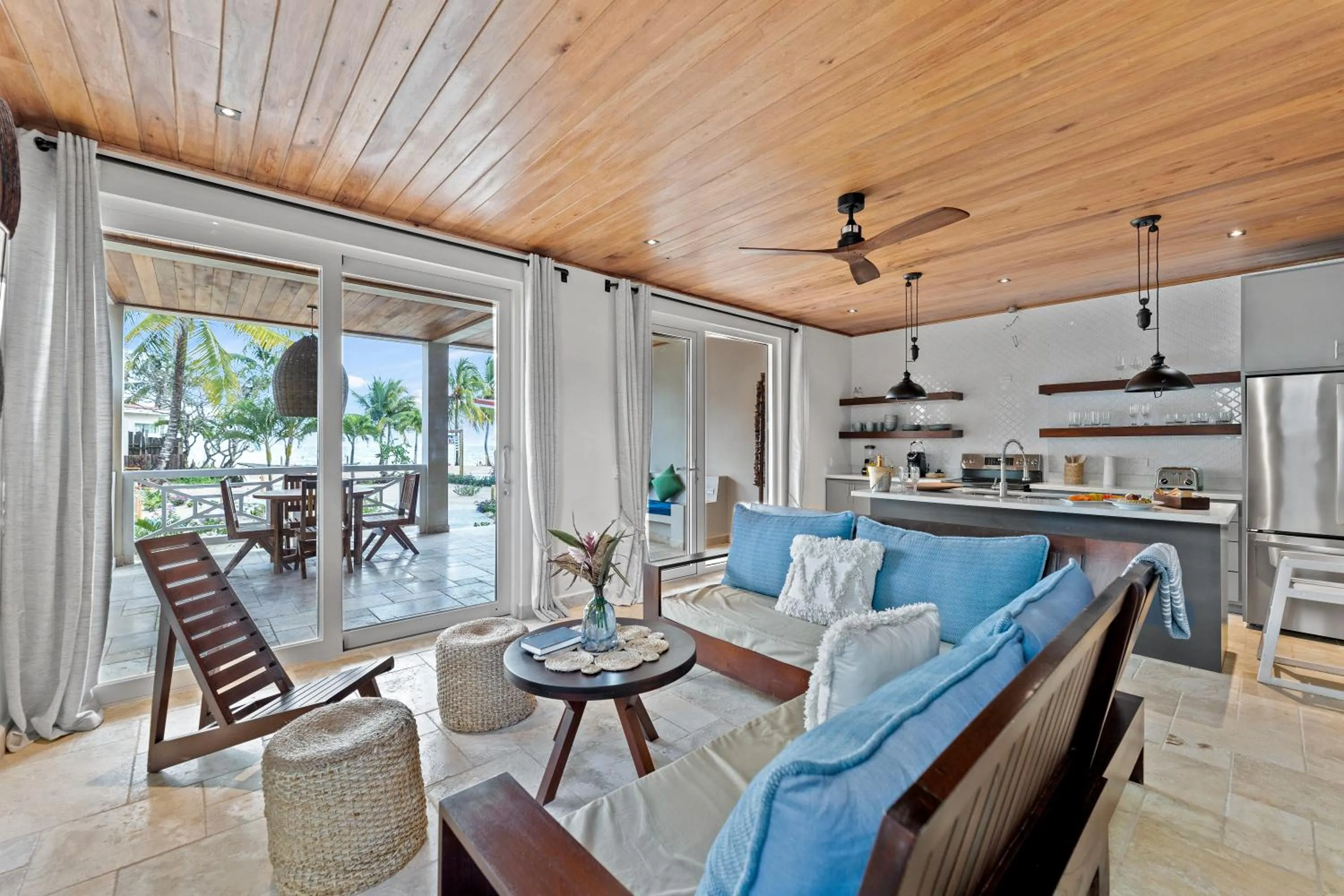 Living room in The Lodge at Jaguar Reef