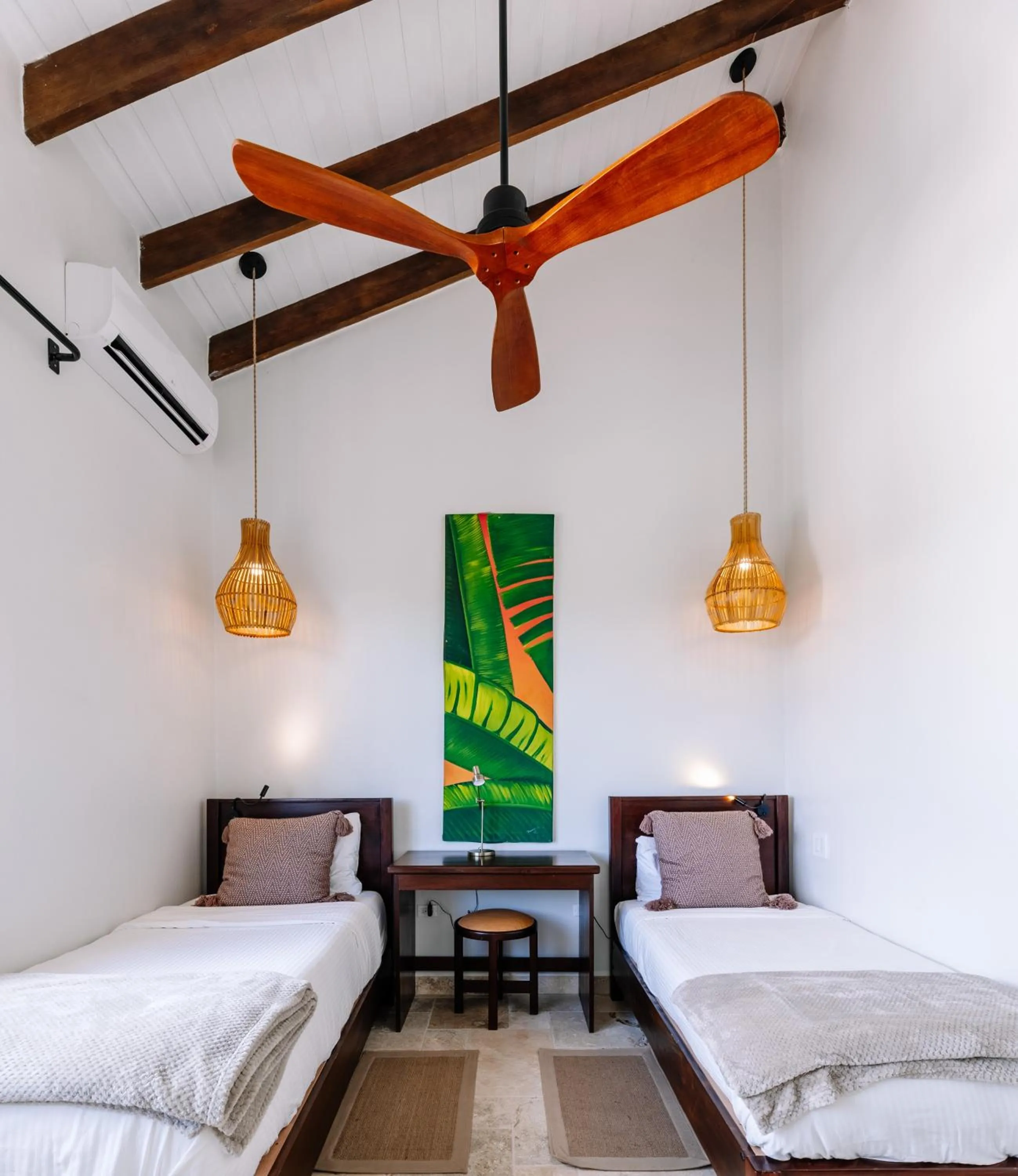 Guests, Bed in The Lodge at Jaguar Reef