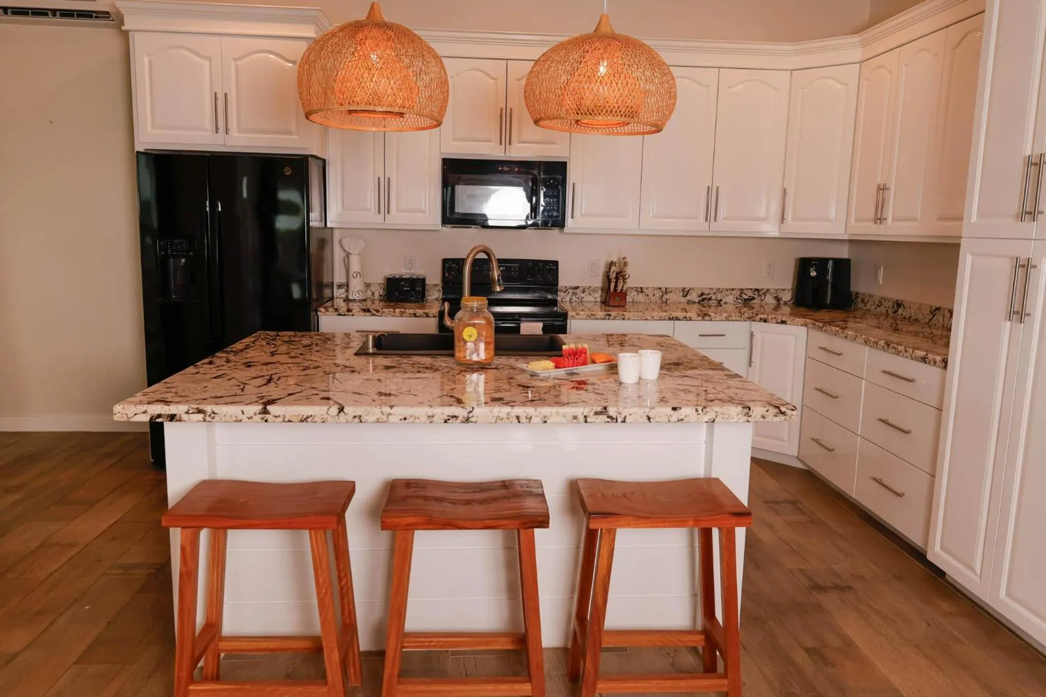 Kitchen or kitchenette in The Lodge at Jaguar Reef