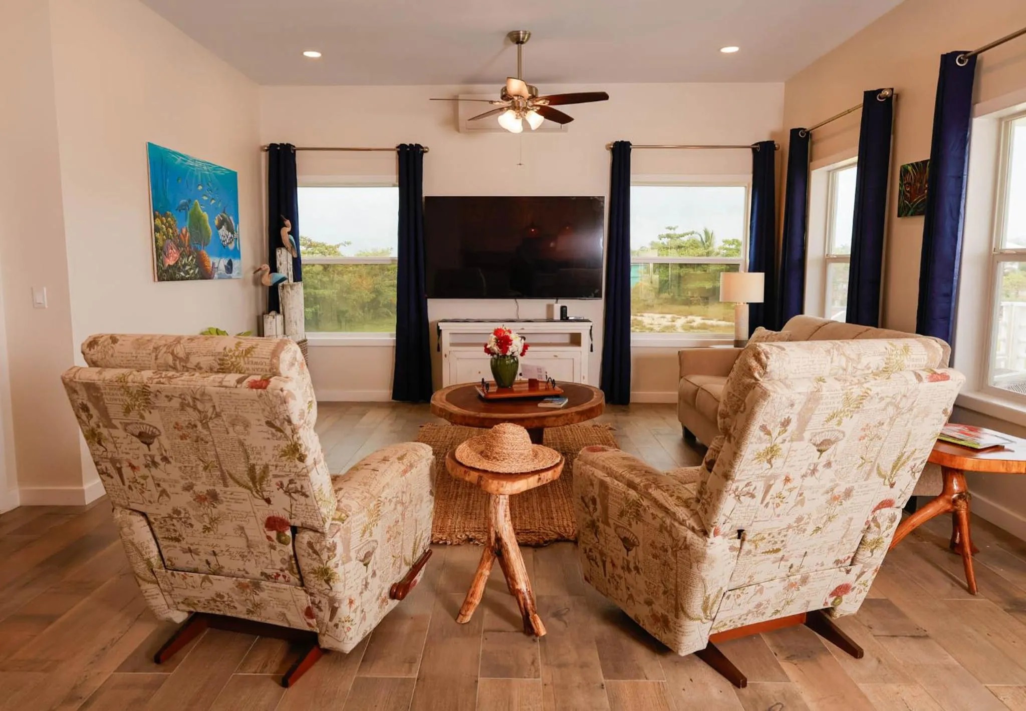 Living room in The Lodge at Jaguar Reef