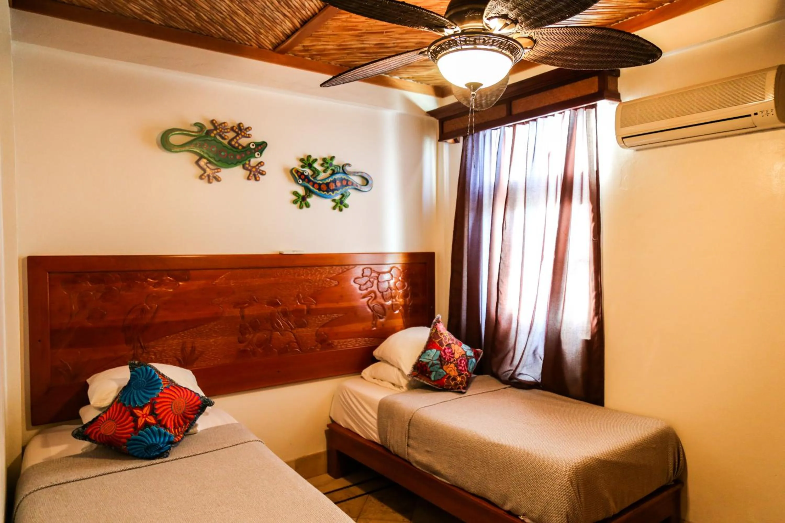 Bed in The Lodge at Jaguar Reef