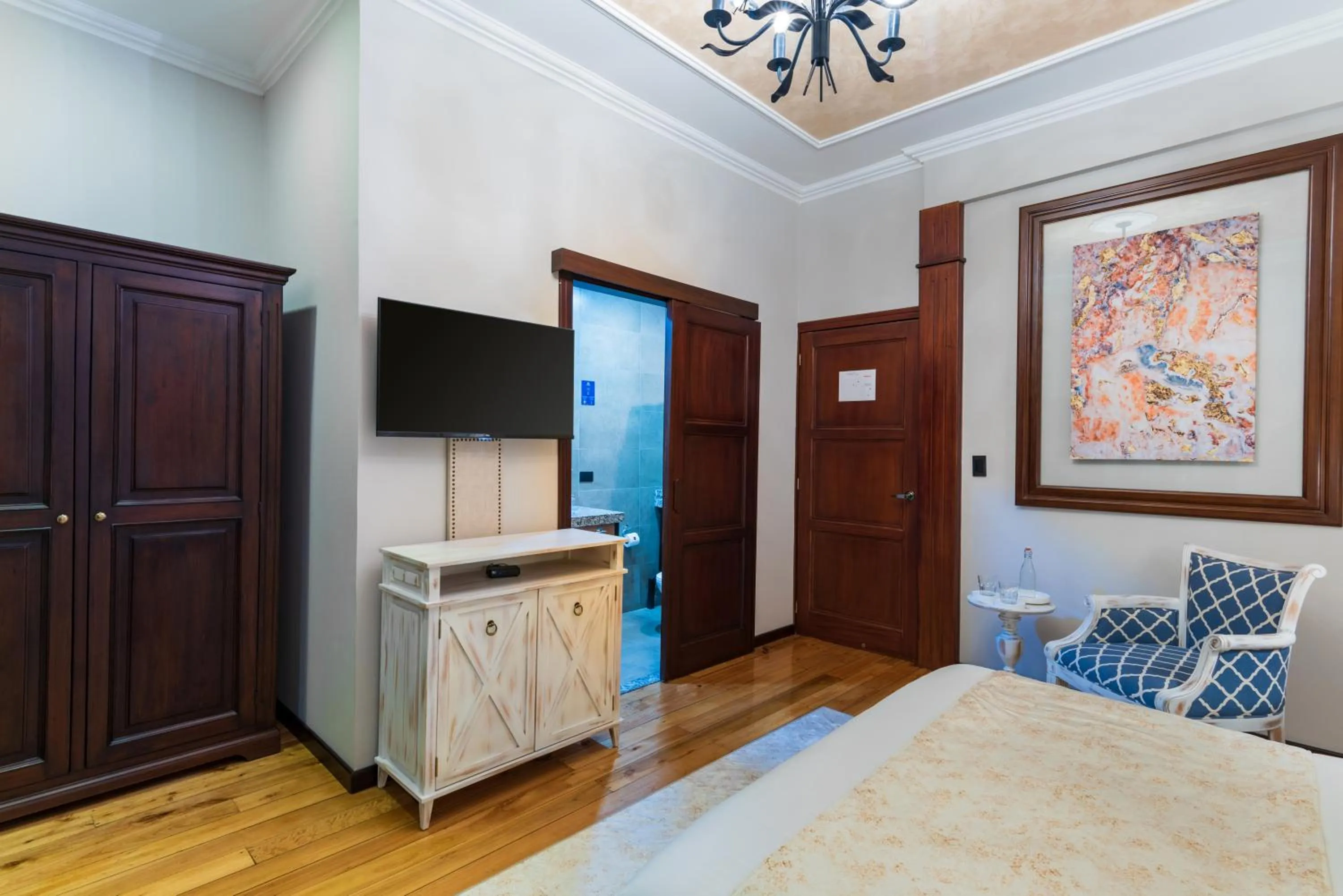 Communal lounge/ TV room in Hotel La Cofradía Pub-House