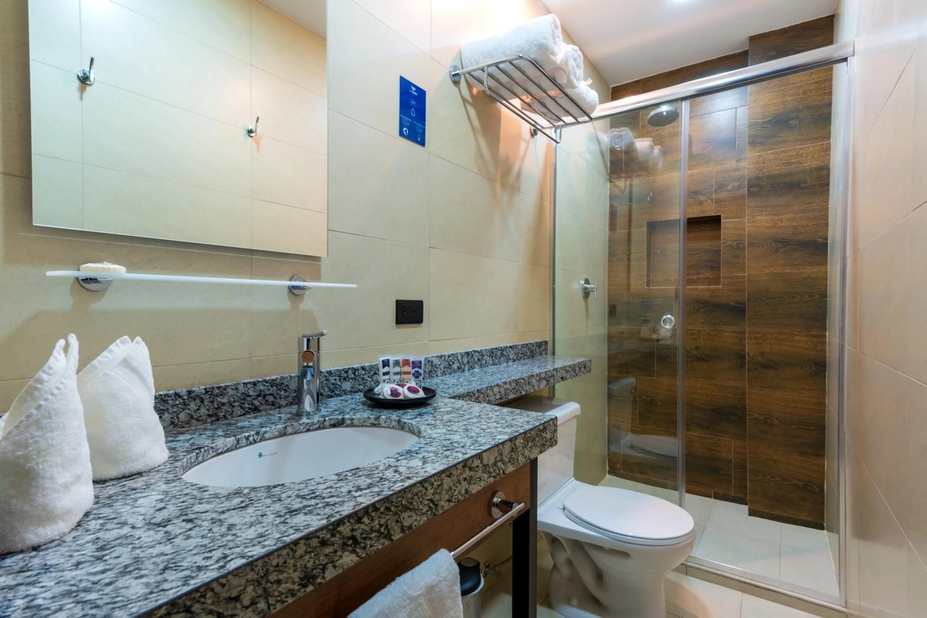 Bathroom in Hotel La Cofradía Pub-House