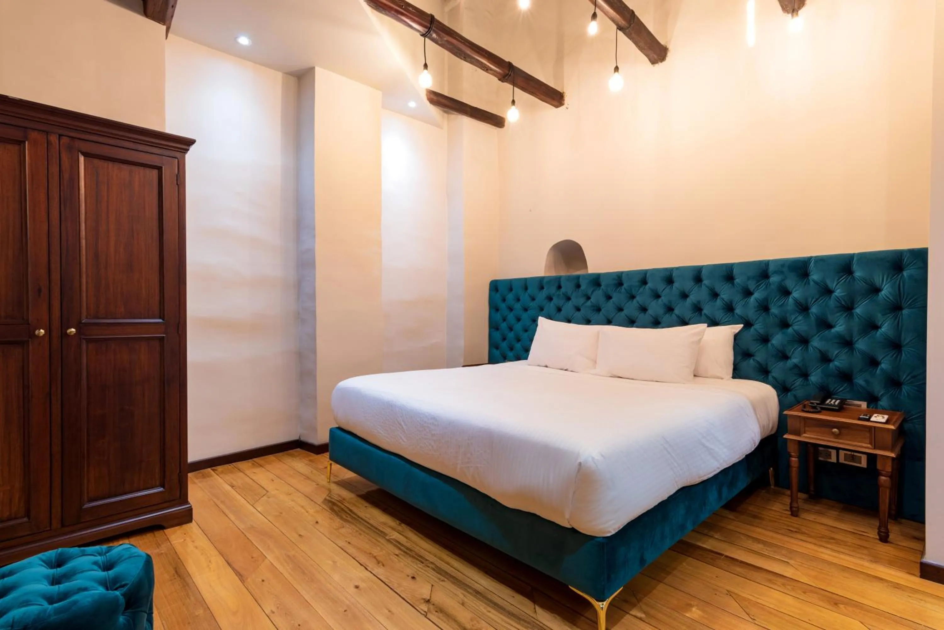 Bed in Hotel La Cofradía Pub-House