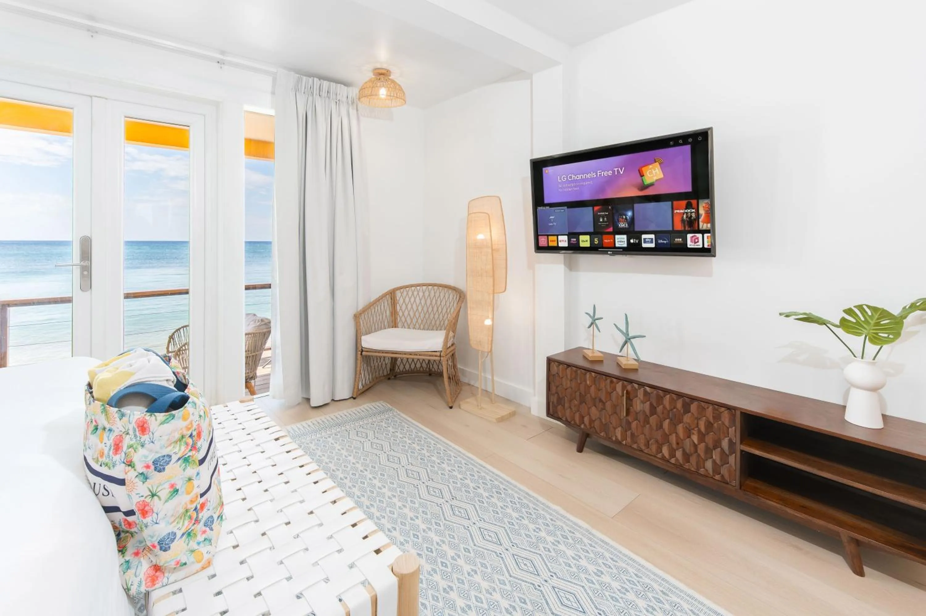 Living room, Bed in The Beach House Boutique Hotel