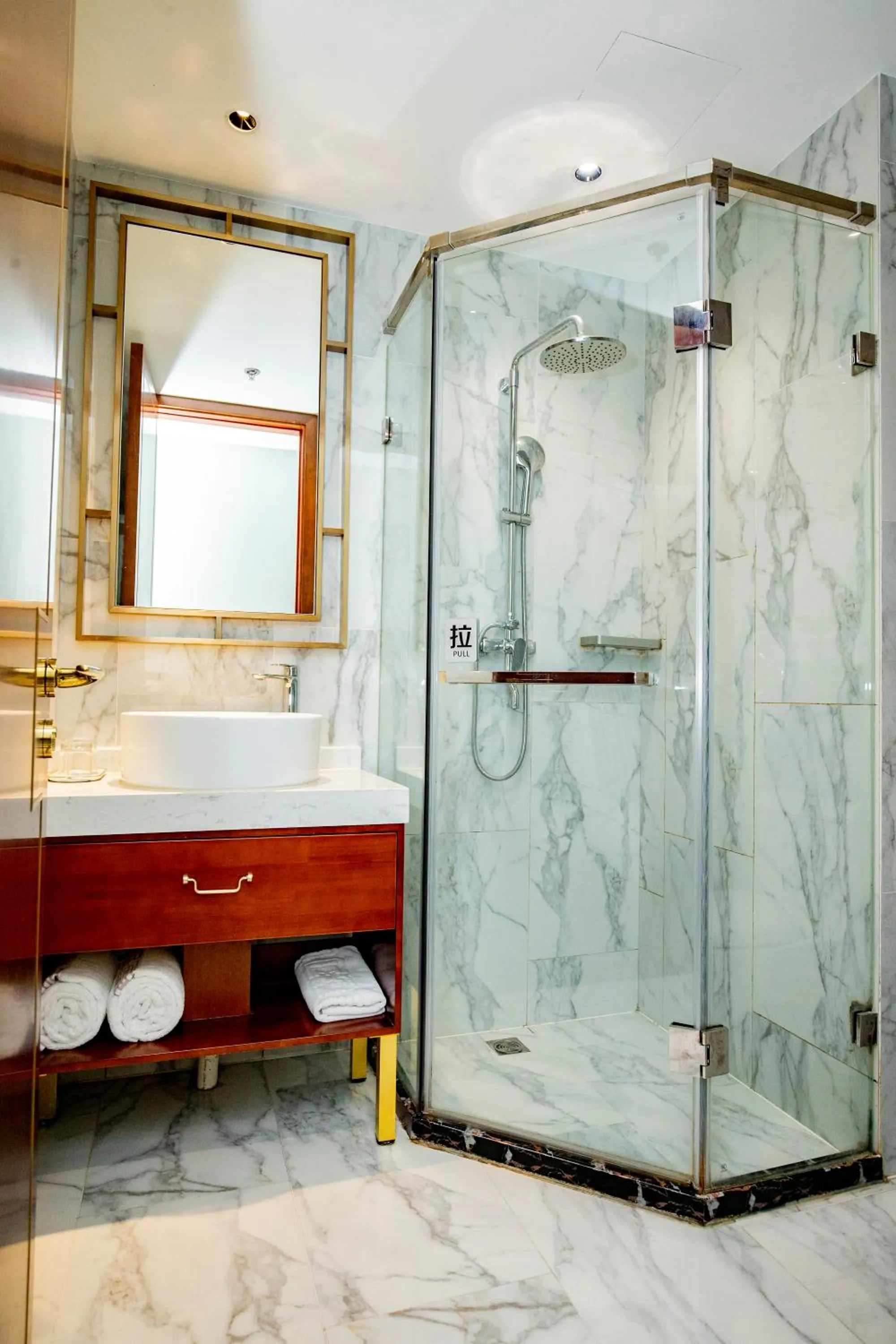 Toilet in Pierr Palace Hotel (Beijing Nanluo Guxiang)