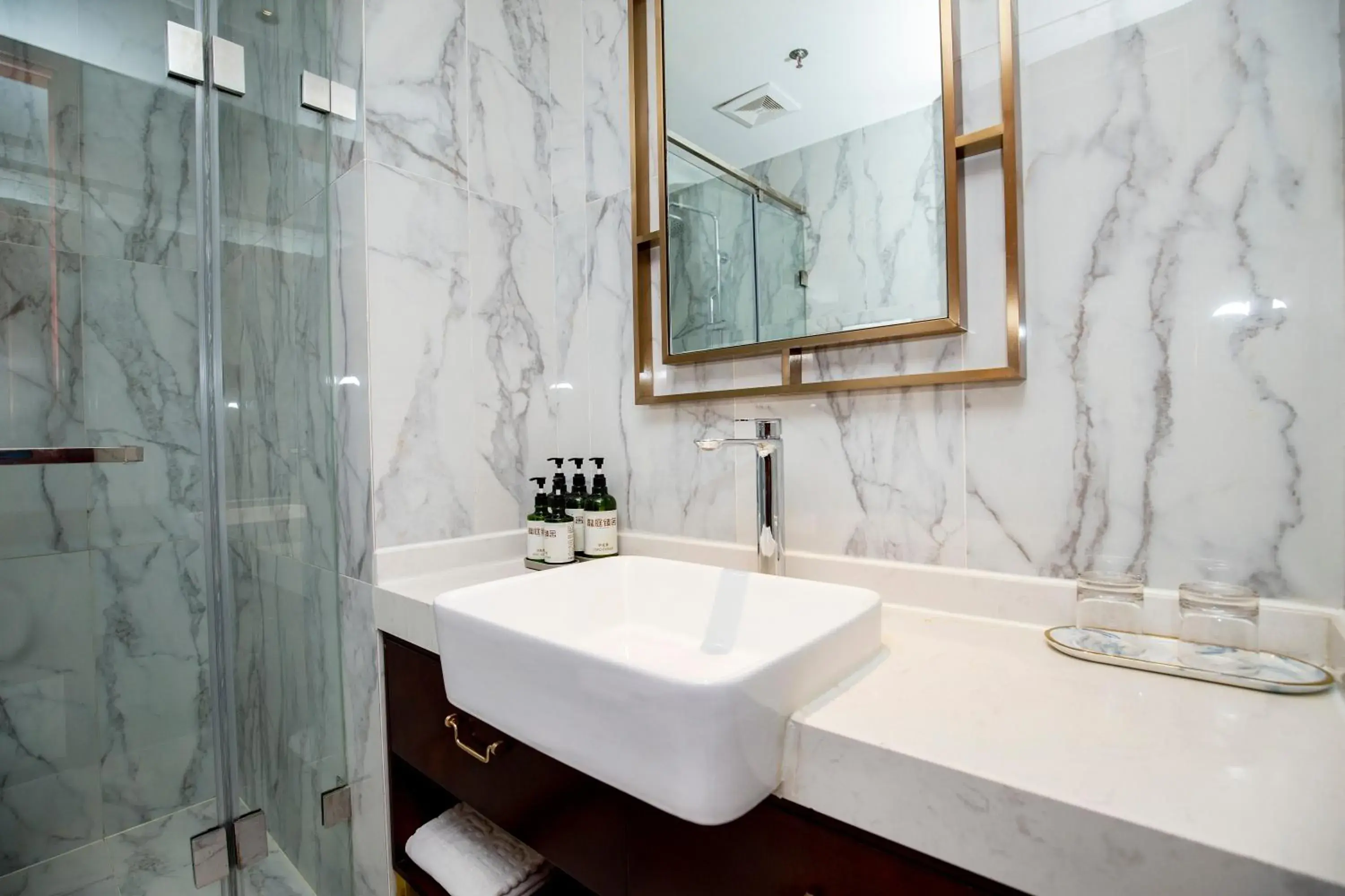 Superior Twin Room in Pierr Palace Hotel (Beijing Nanluo Guxiang) Superior Twin Room in Pierr Palace Hotel (Beijing Nanluo Guxiang)