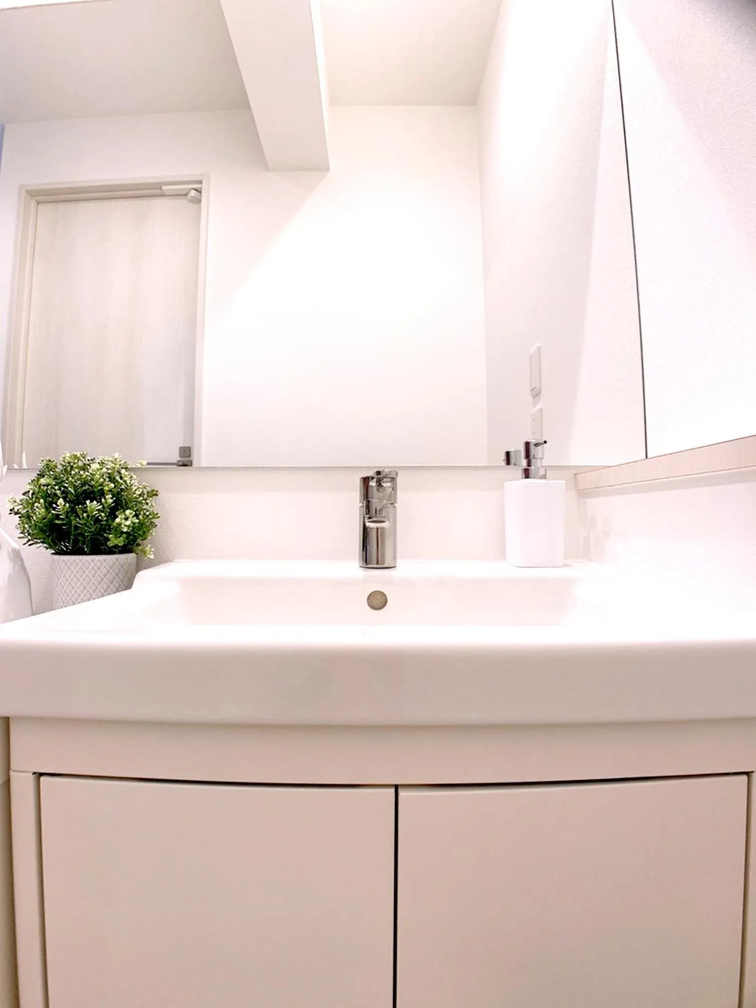 Bar & Hotel Colors MIYAJIMA