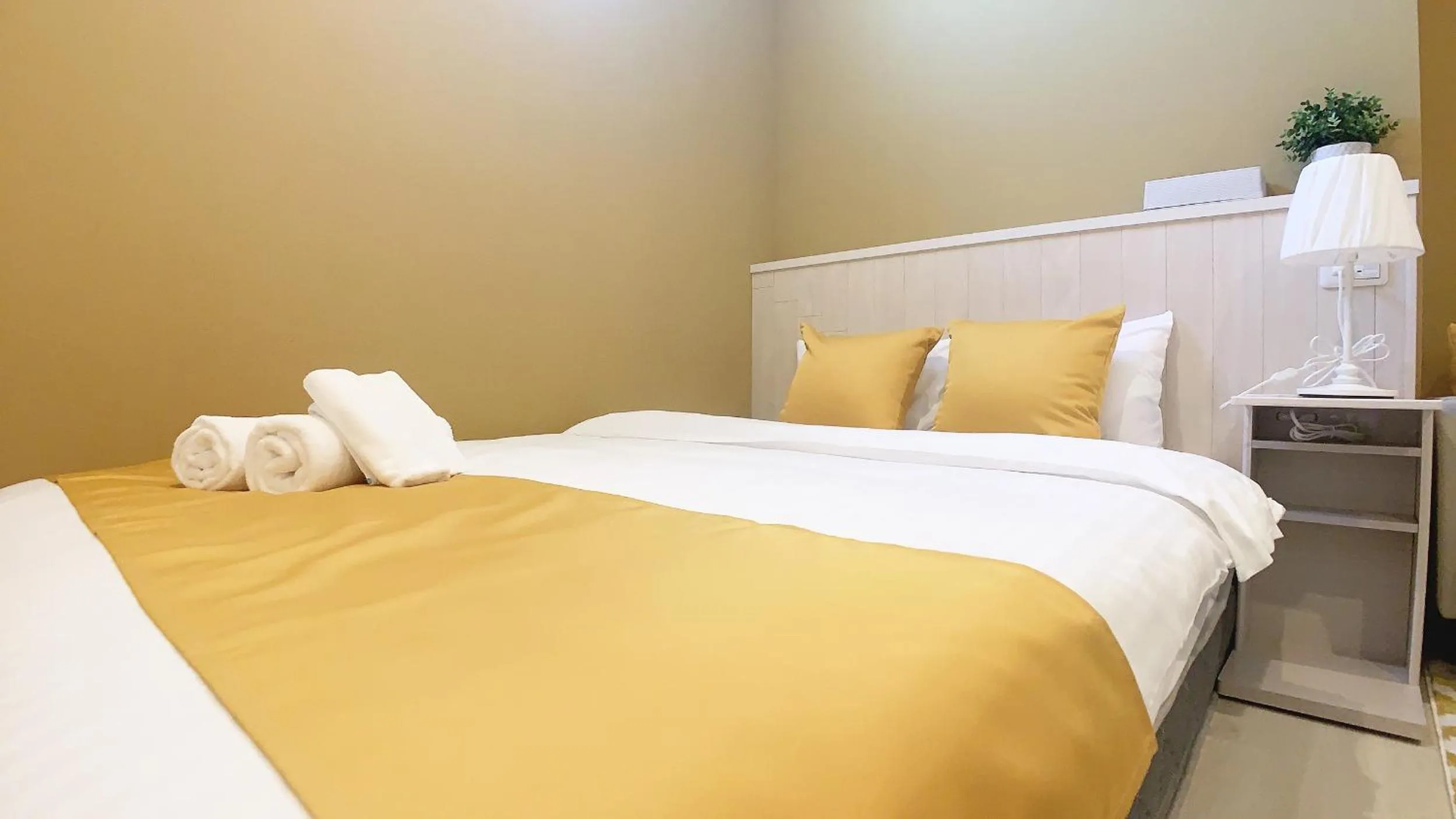 Bed in Bar & Hotel Colors MIYAJIMA