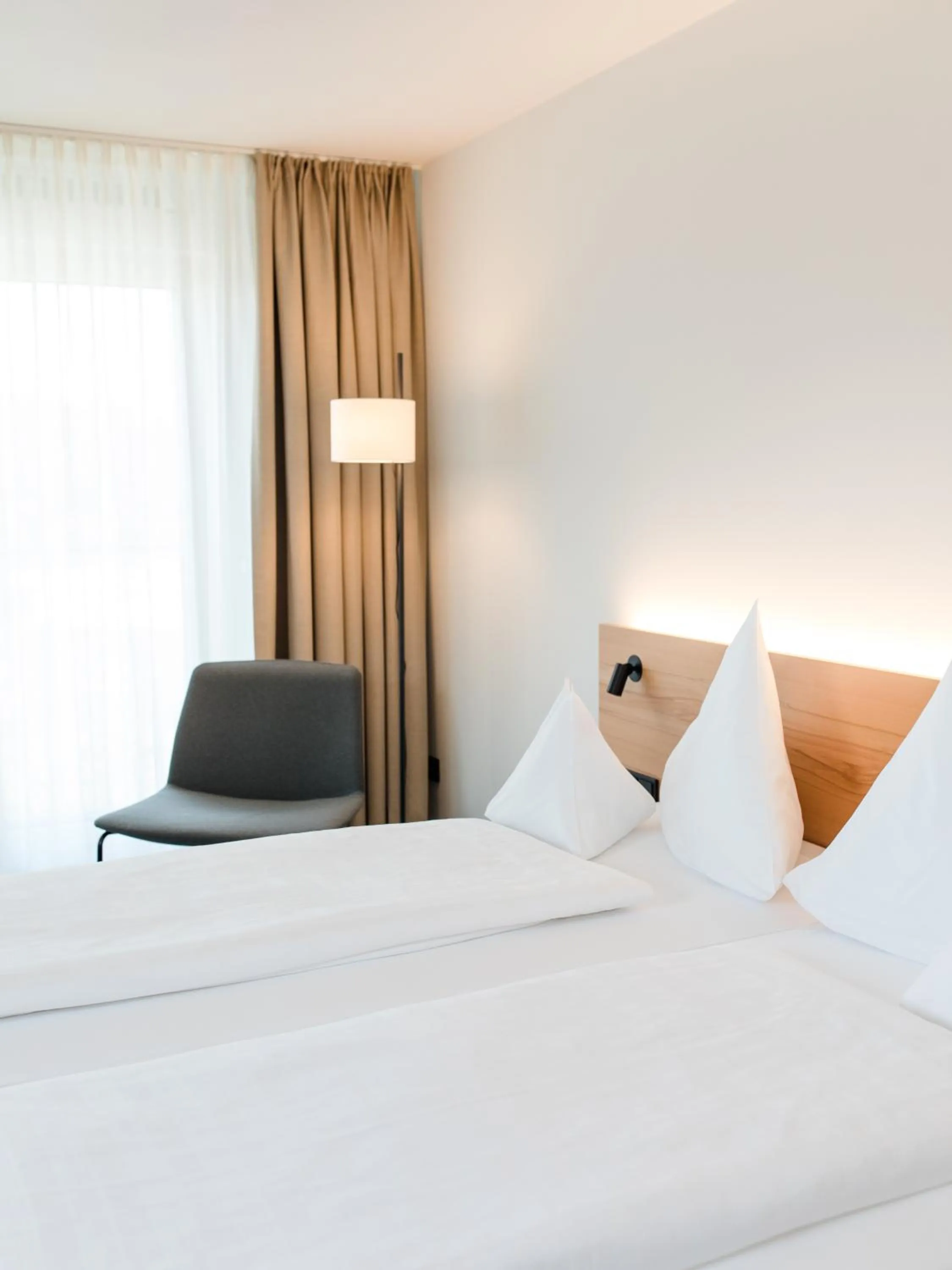 Bedroom, Bed in Hotel Krone