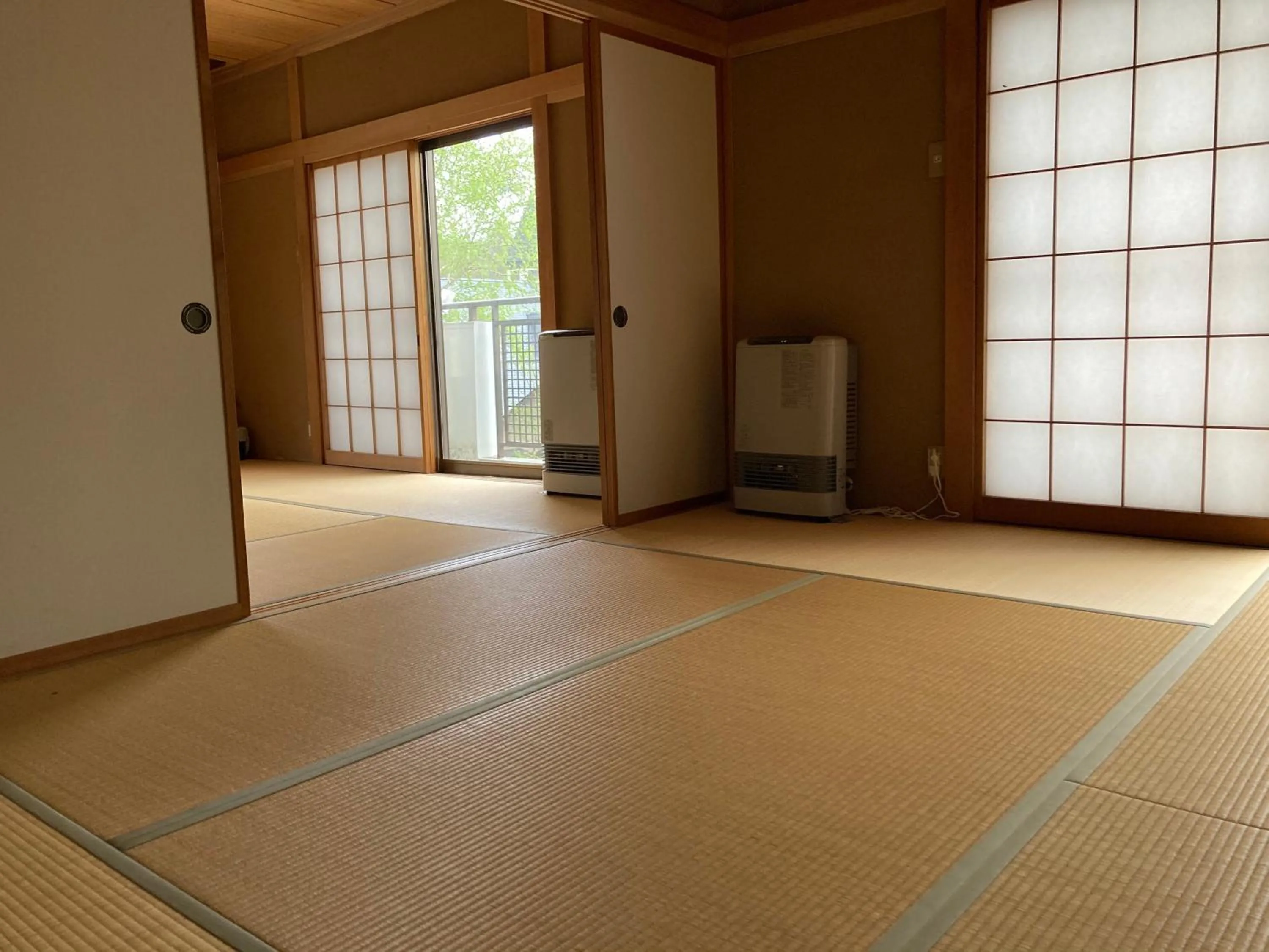 Photo of the whole room in Yatsugatake Cottage