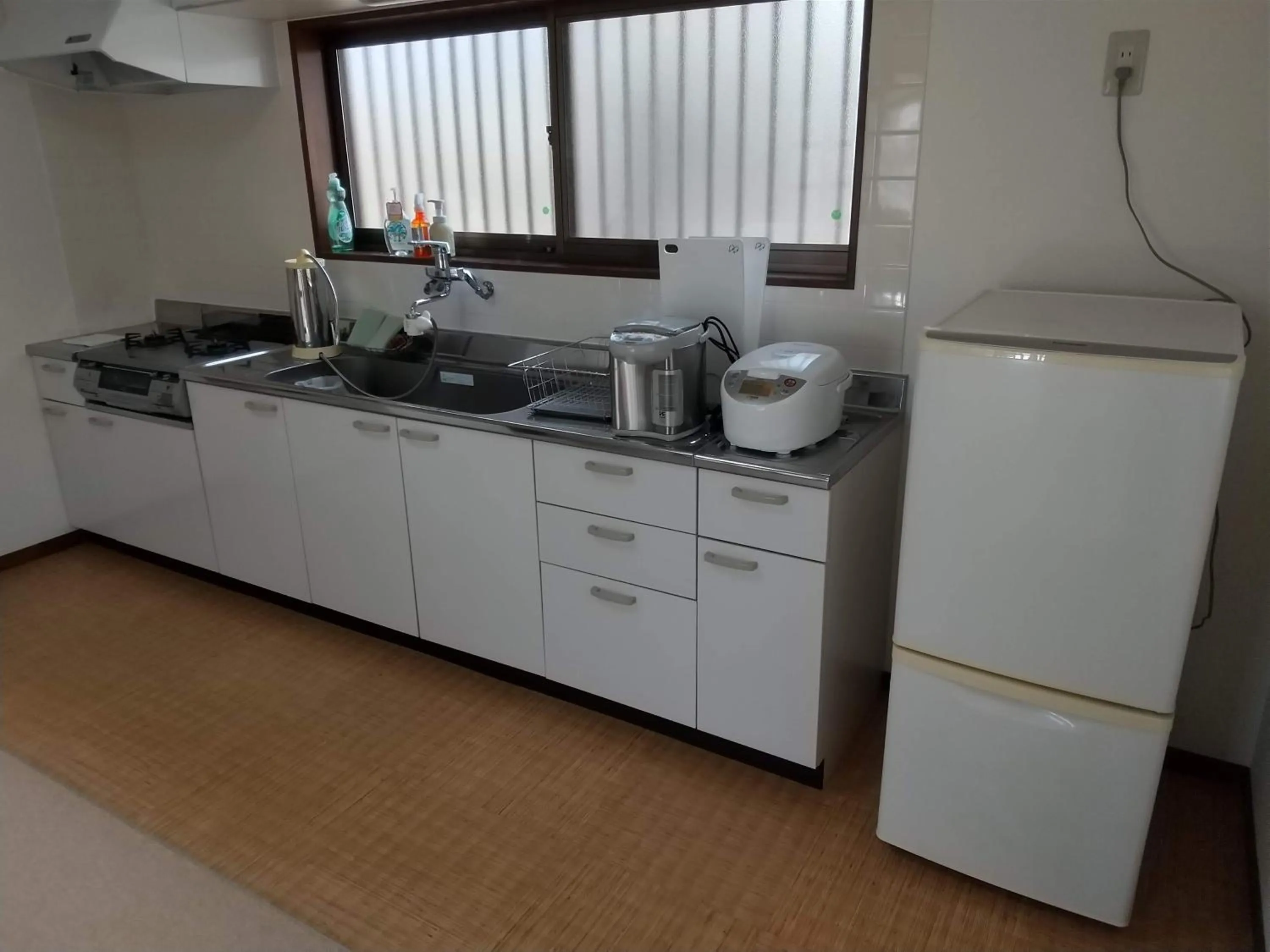 Kitchen or kitchenette in Yatsugatake Cottage