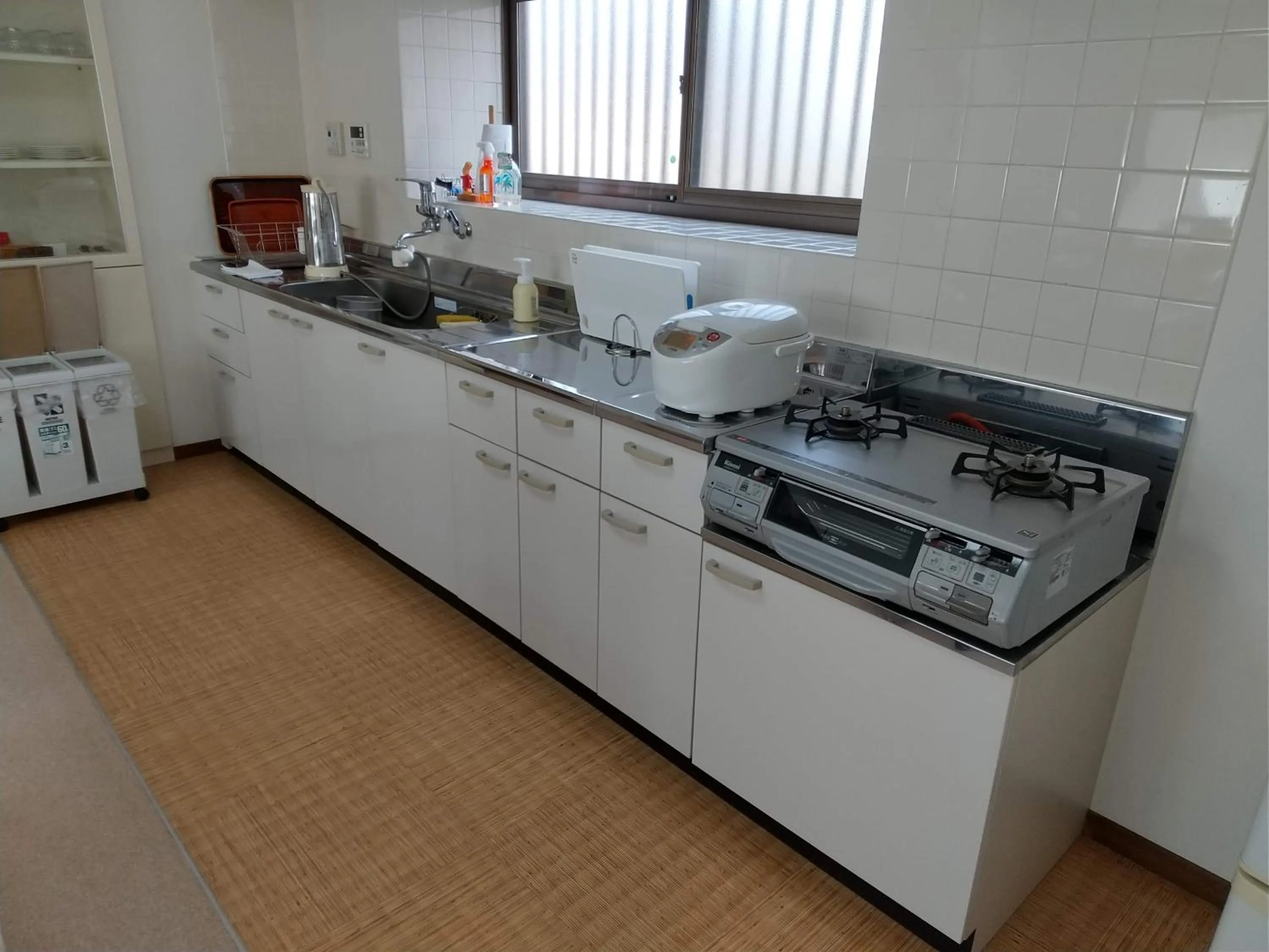 Kitchen or kitchenette in Yatsugatake Cottage