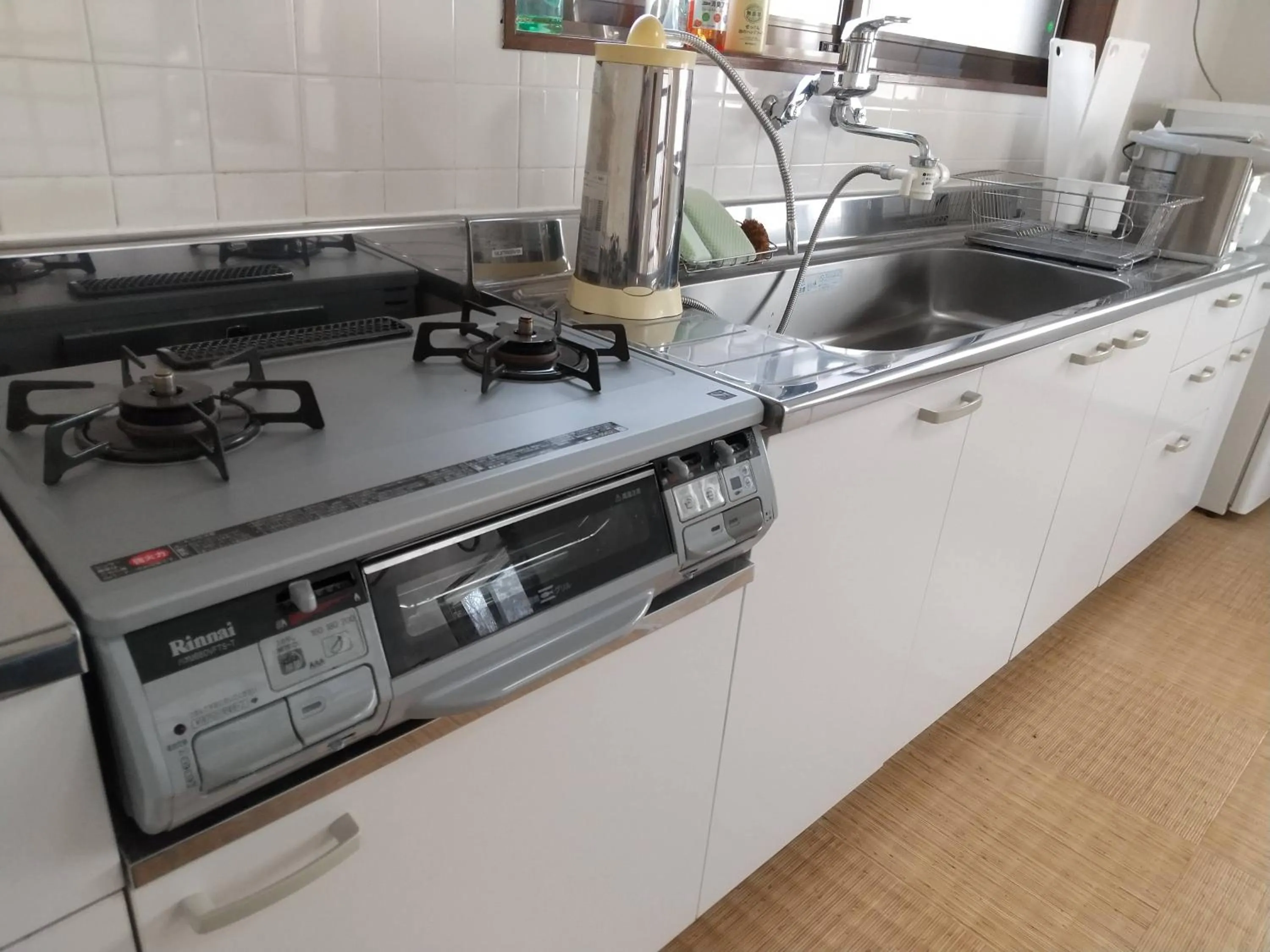 Kitchen or kitchenette in Yatsugatake Cottage
