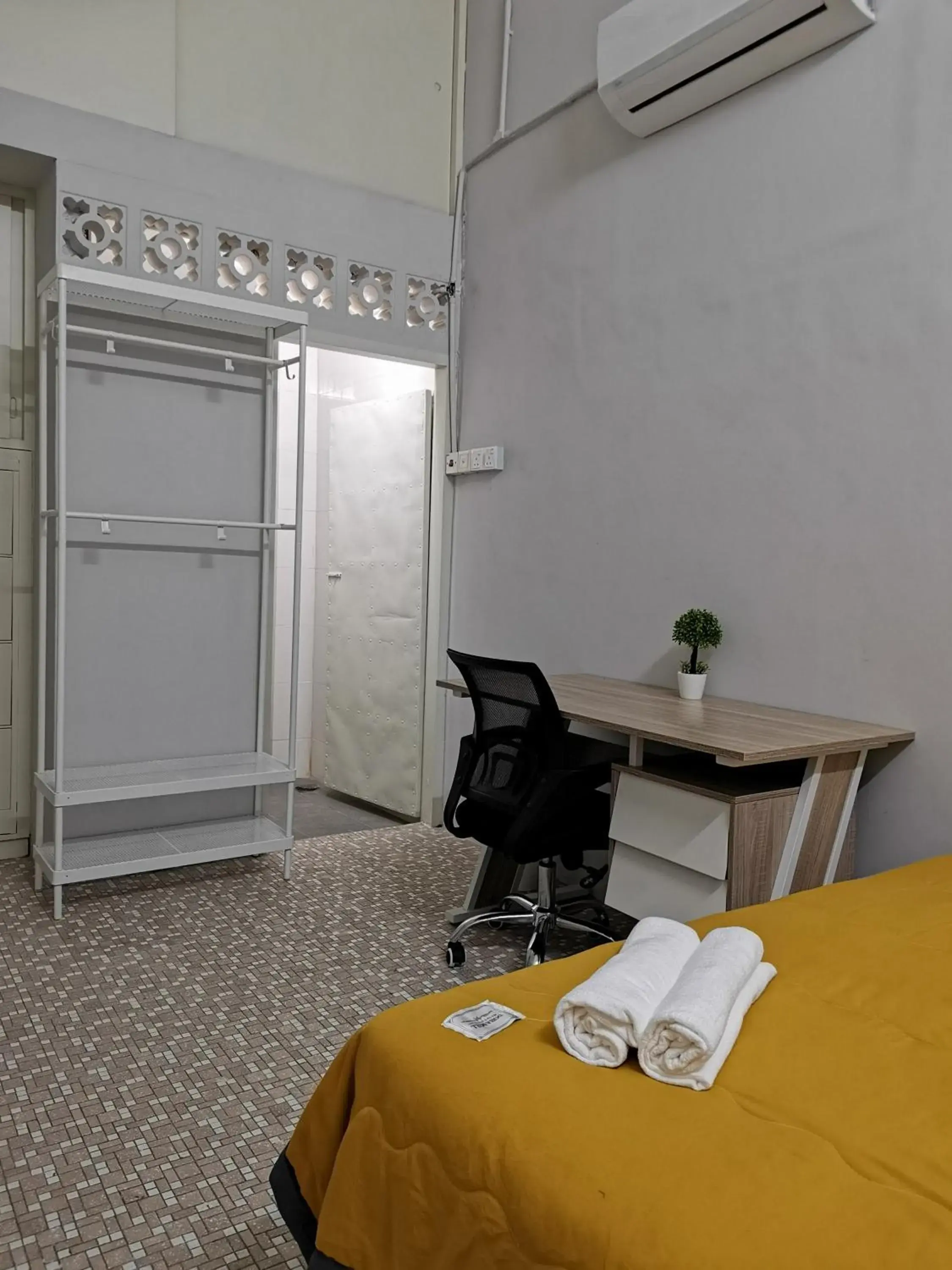 Double Room with Private Bathroom in G Fortune Guest House Victoria Green Double Room with Private Bathroom in G Fortune Guest House Victoria Green