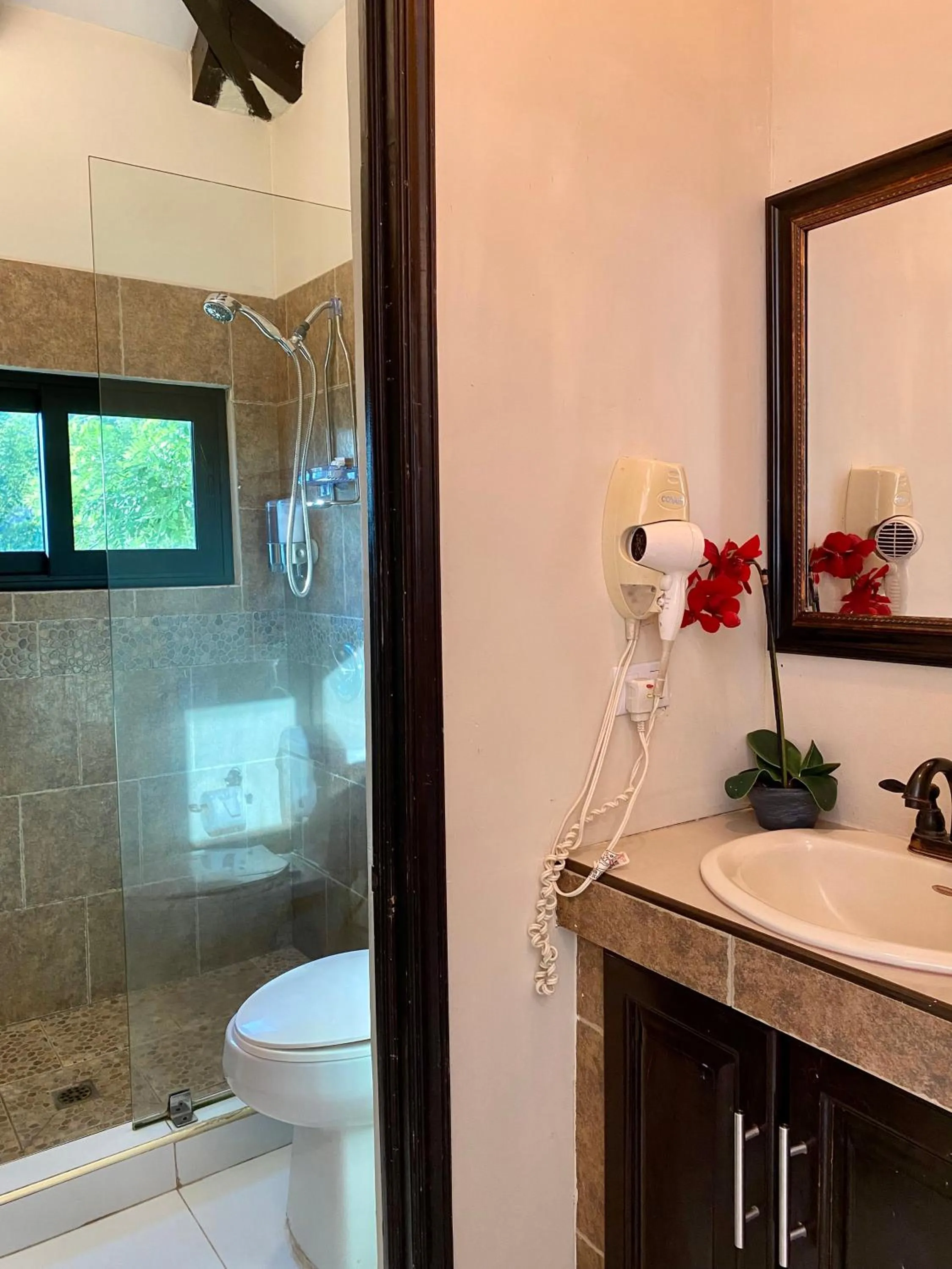 Shower in Vista Las Olas Resort