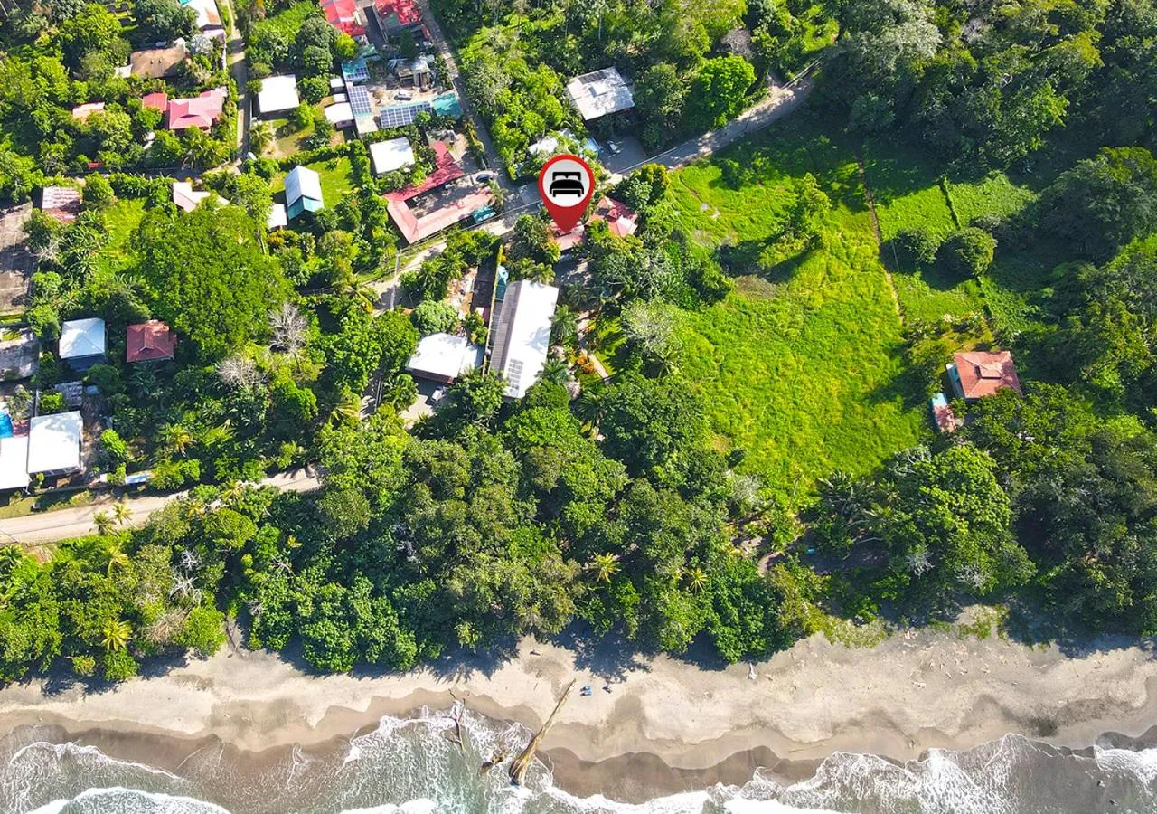 Text overlay in Hotel Banana Azul - Adults Only