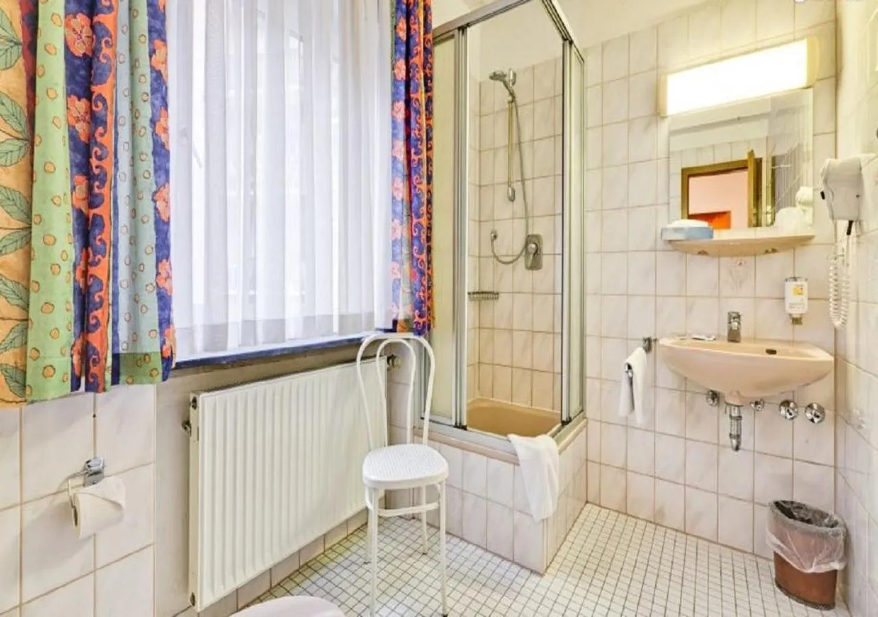Bathroom in Hotel am Friedensplatz