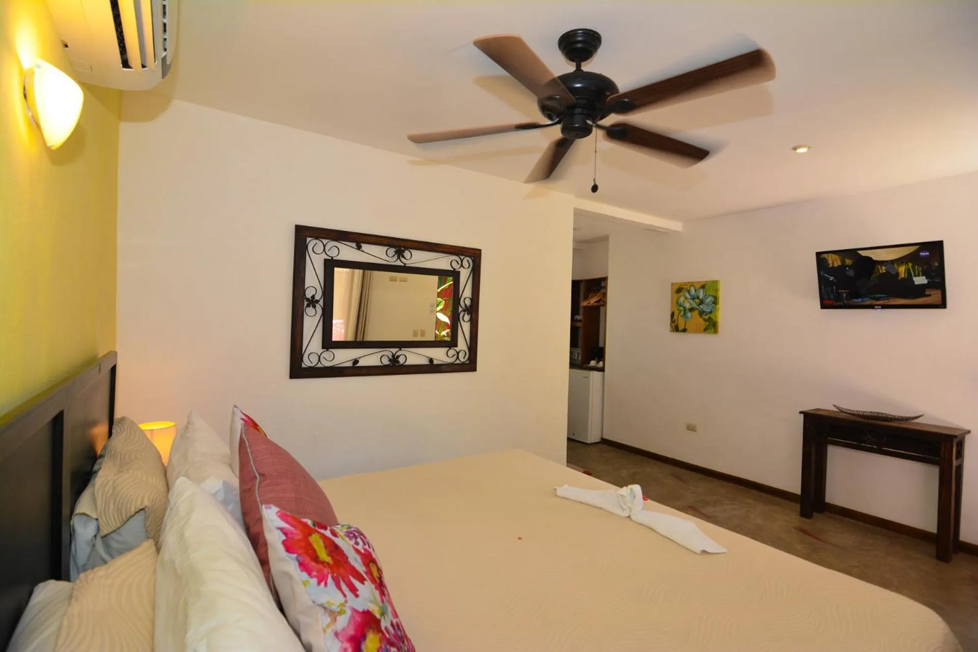 TV and multimedia, Bed in Conchal Hotel